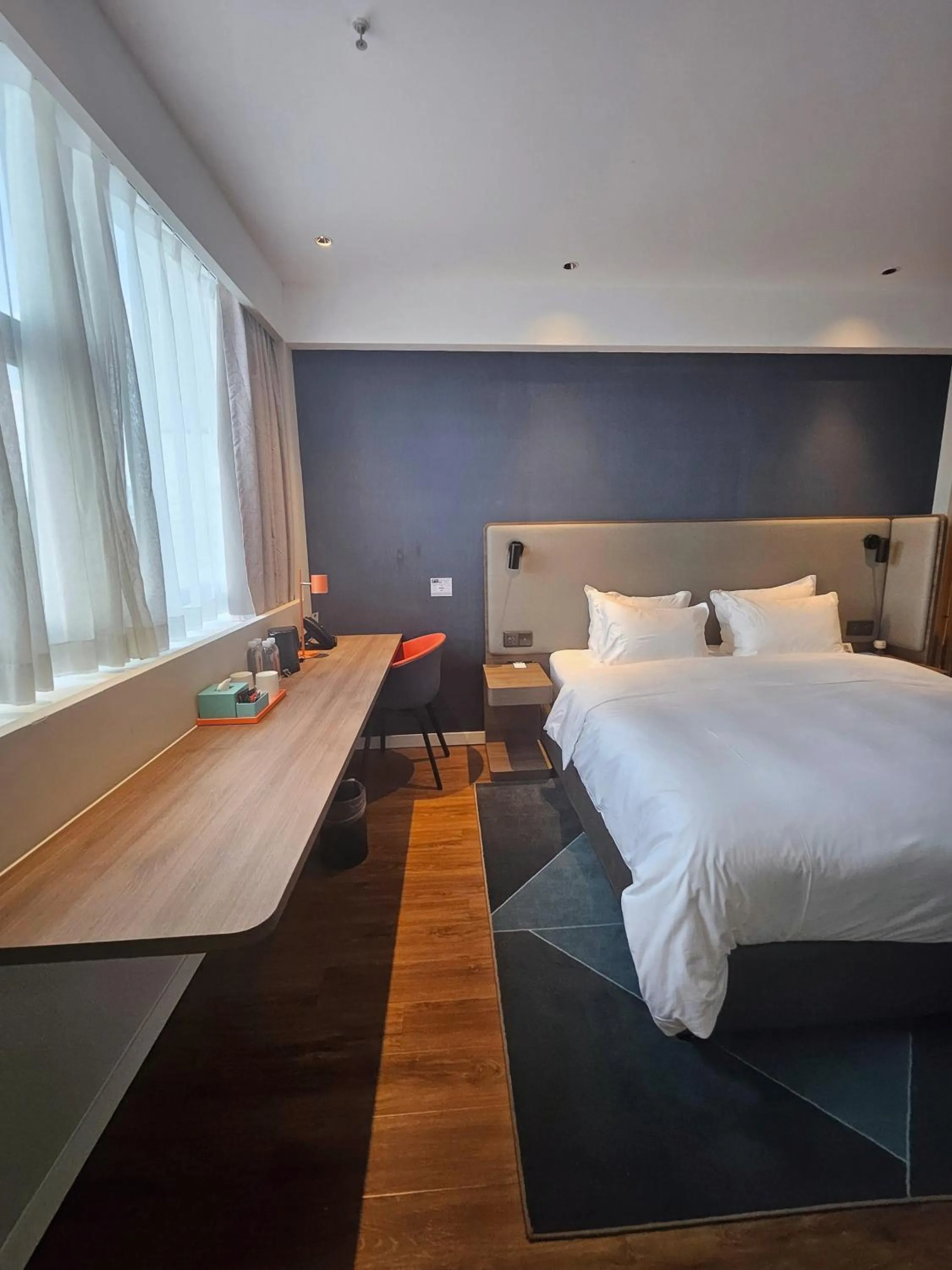 Photo of the whole room, Bed in Holiday Inn Express Kunming Panlong by IHG