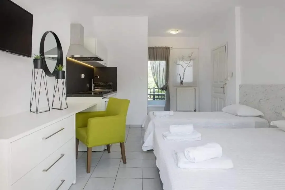 Photo of the whole room, Bed in Hotel Papanikolaou