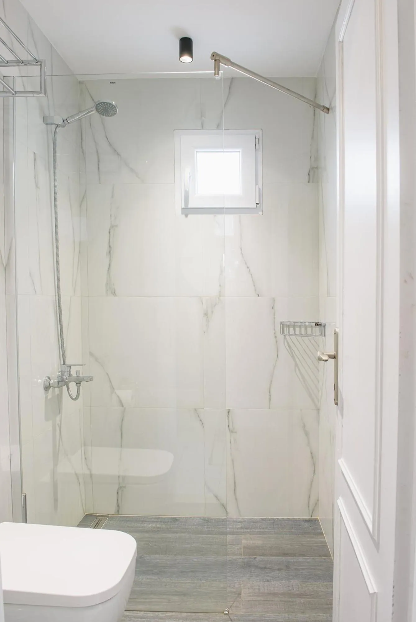 Bathroom in Hotel Papanikolaou