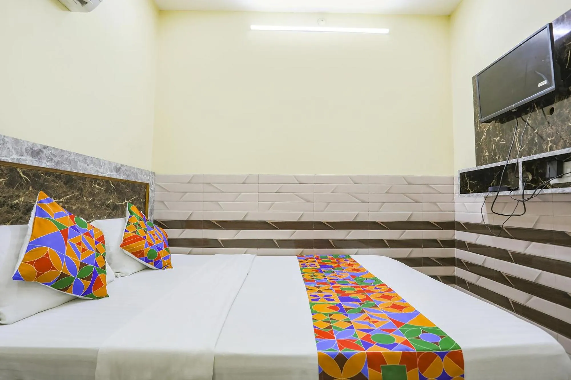 Communal lounge/ TV room, Bed in Via Welcome