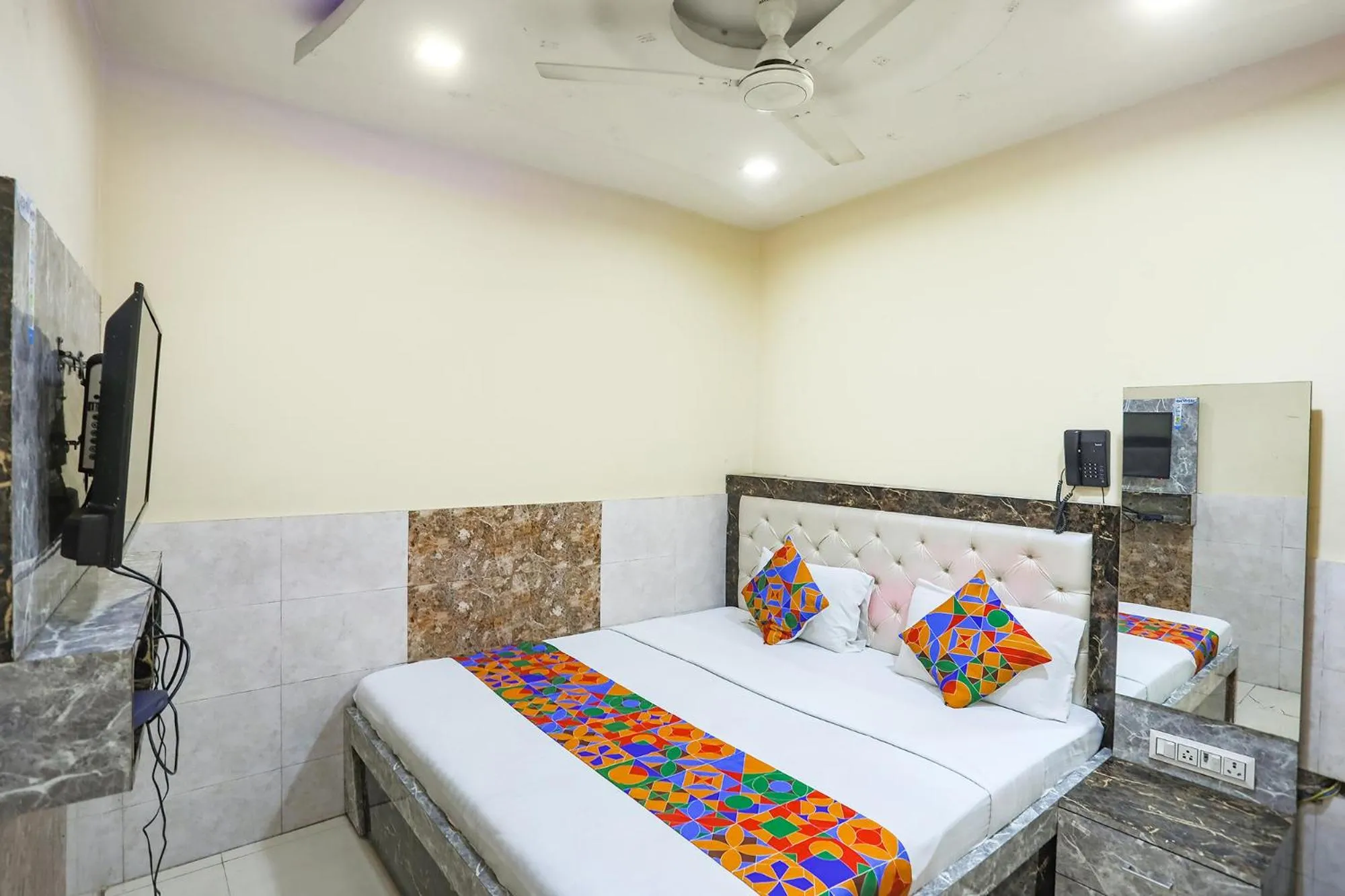 Communal lounge/ TV room, Bed in Via Welcome