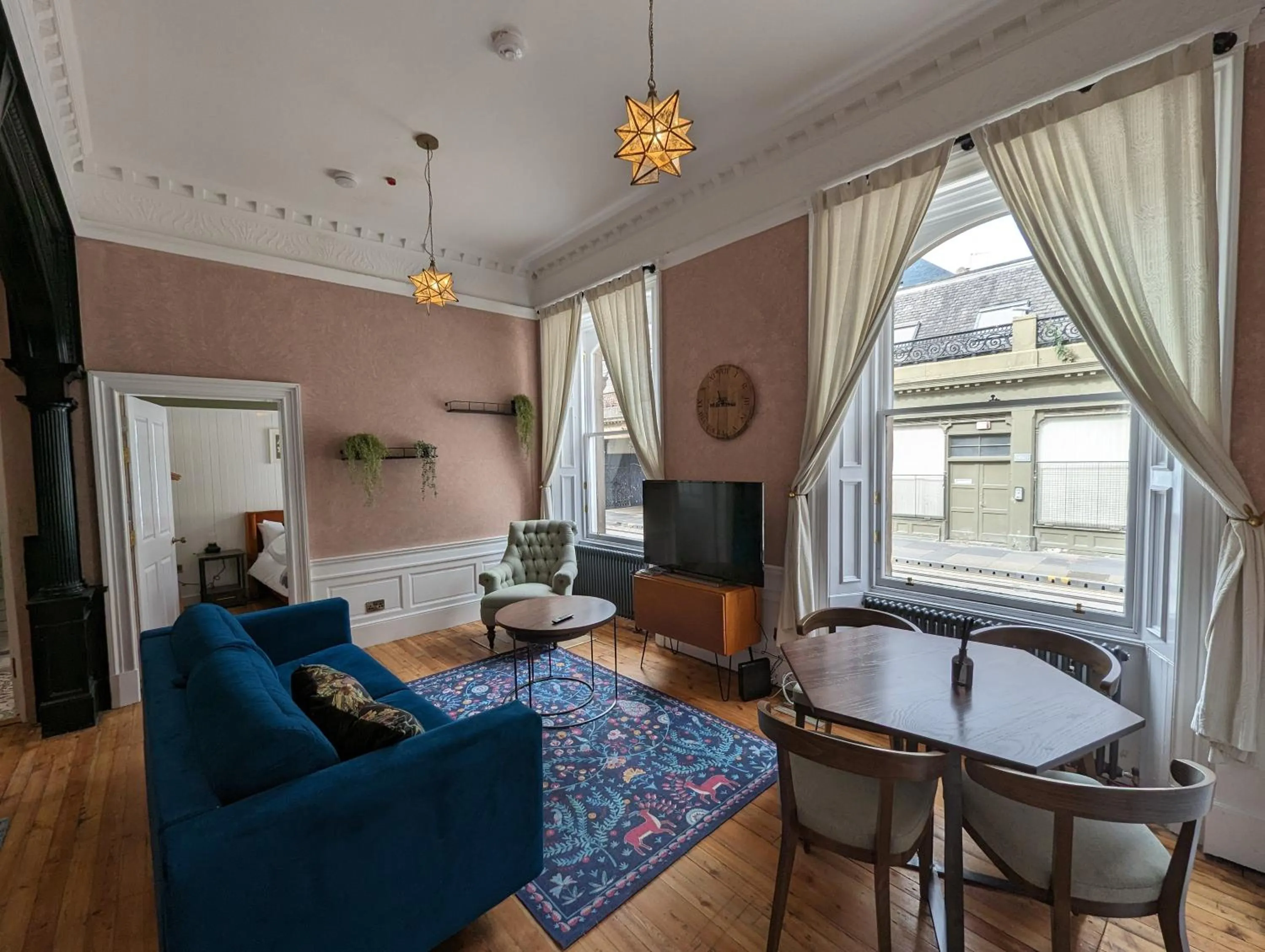 TV and multimedia in 89 The Merchants- Chic Aparthotel by The House of Danu