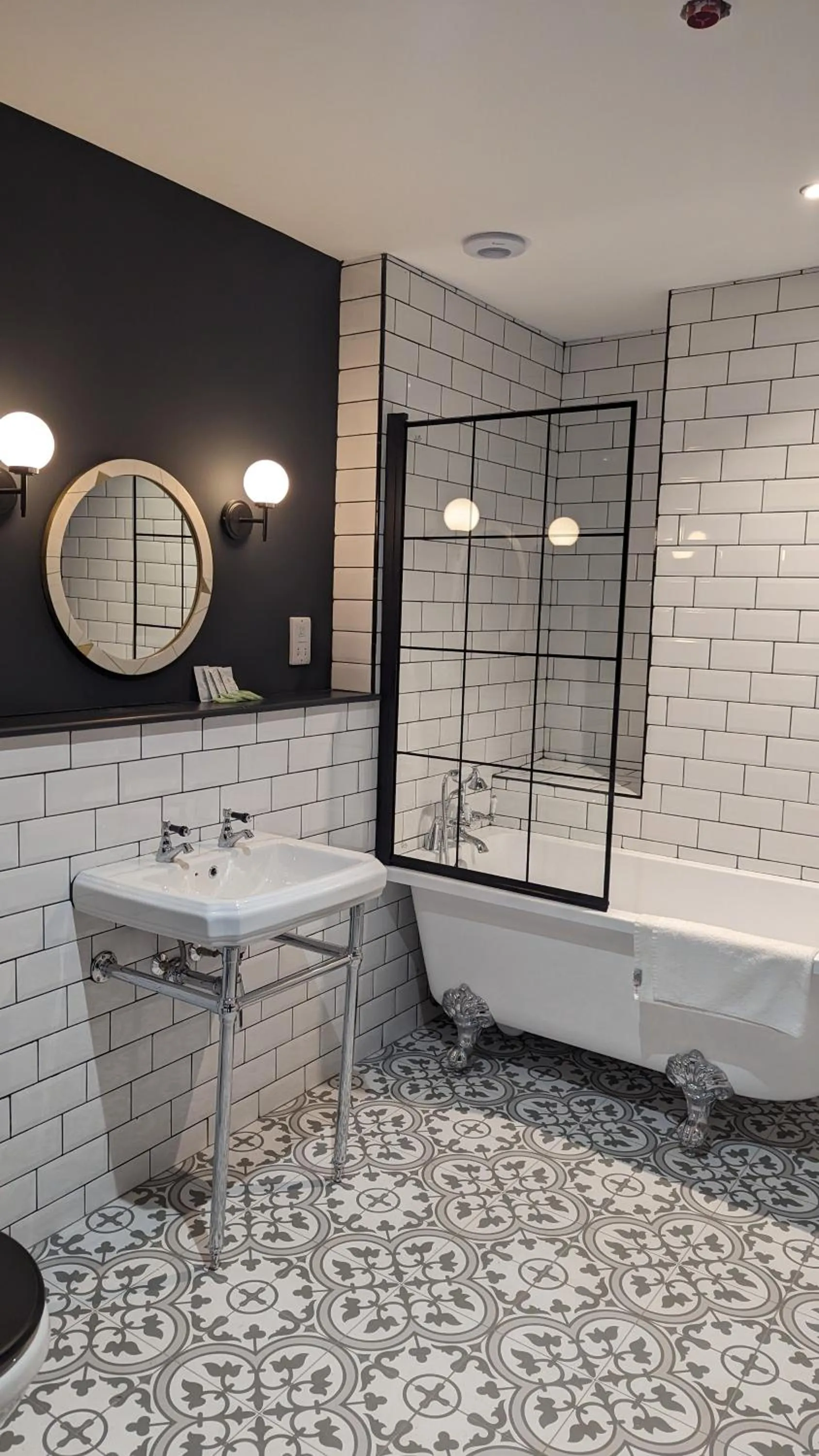 Shower in 89 The Merchants- Chic Aparthotel by The House of Danu