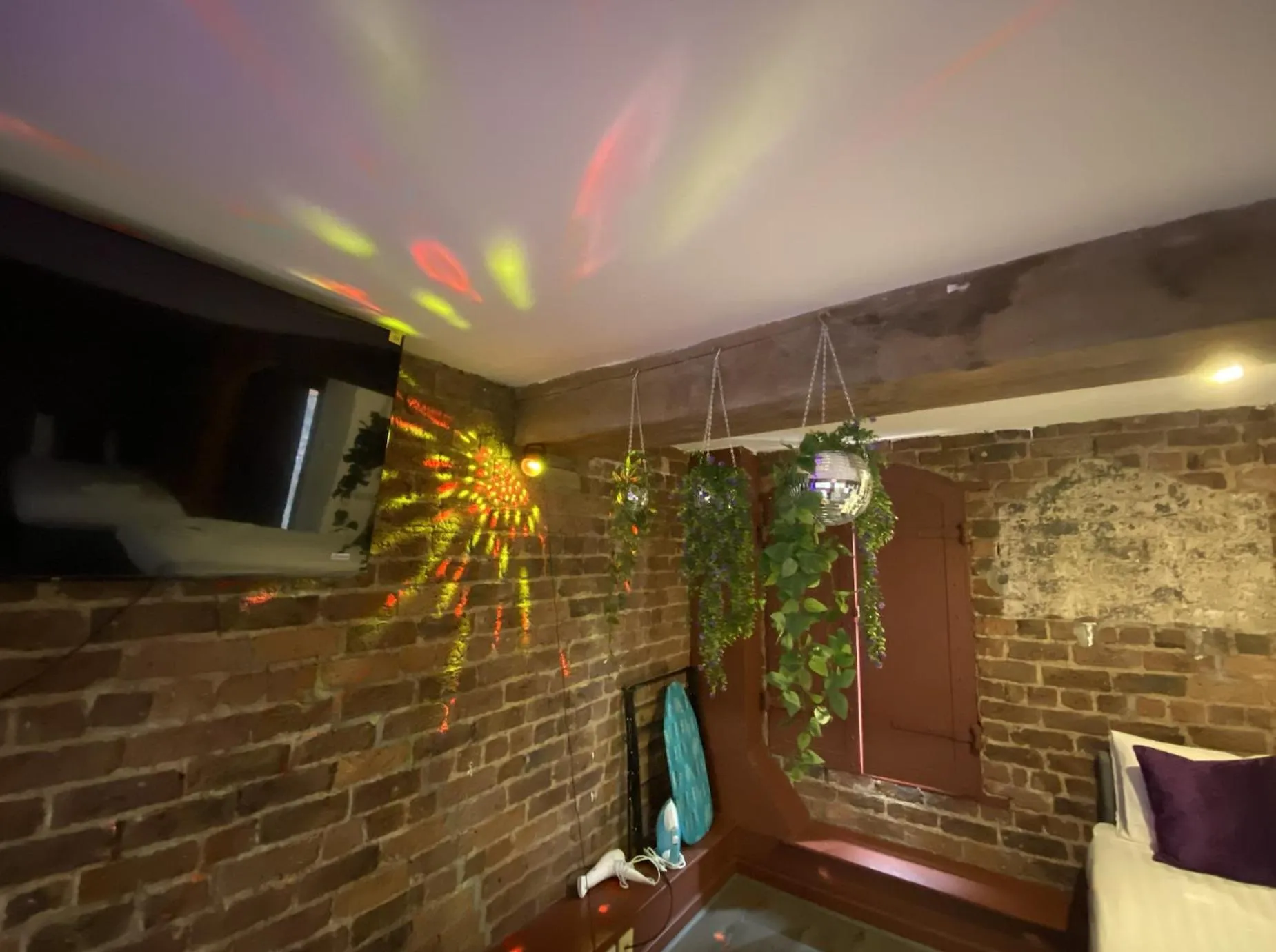 TV and multimedia in Rainford Gardens by UStay Aparthotels