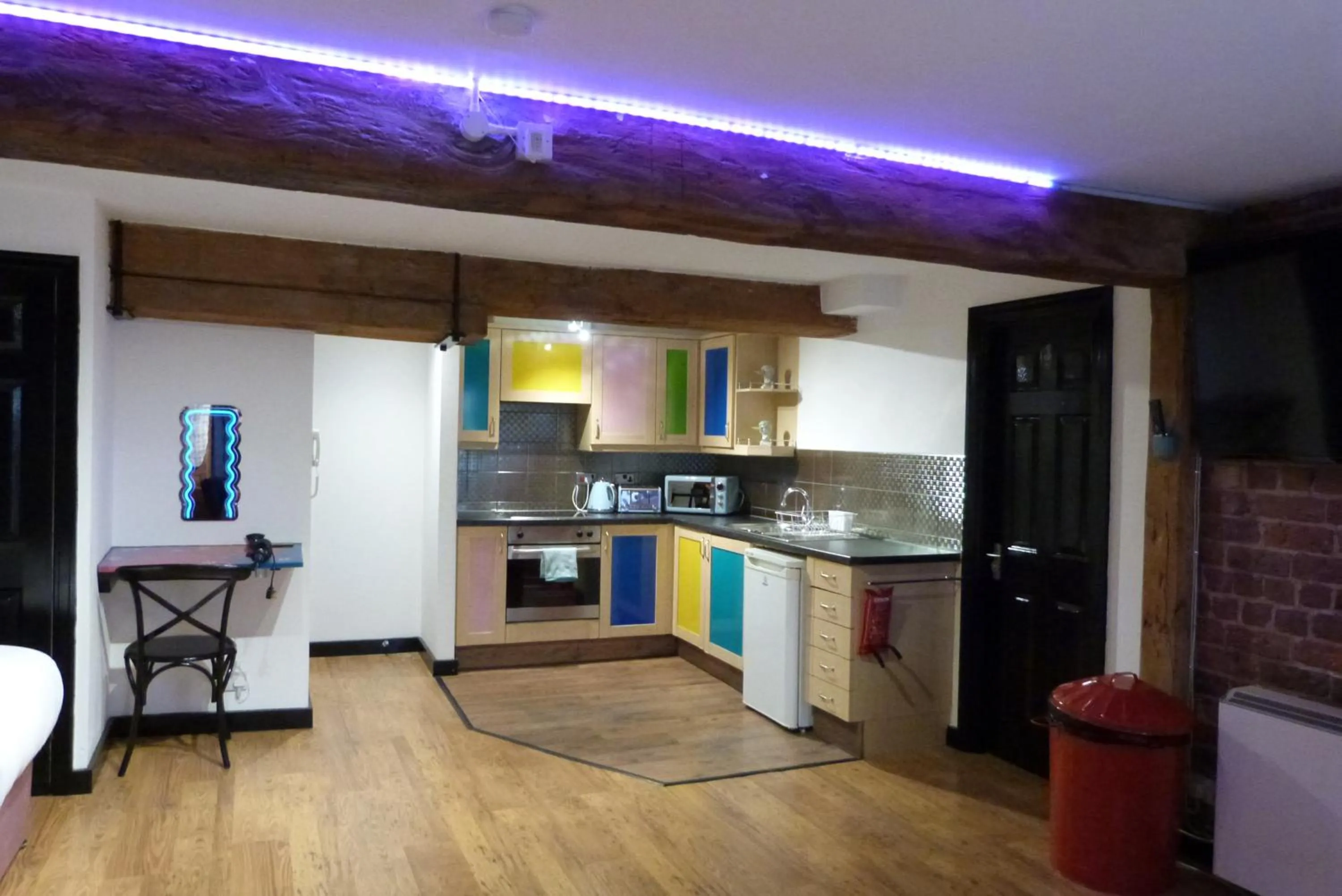 Kitchen or kitchenette in Rainford Gardens by UStay Aparthotels