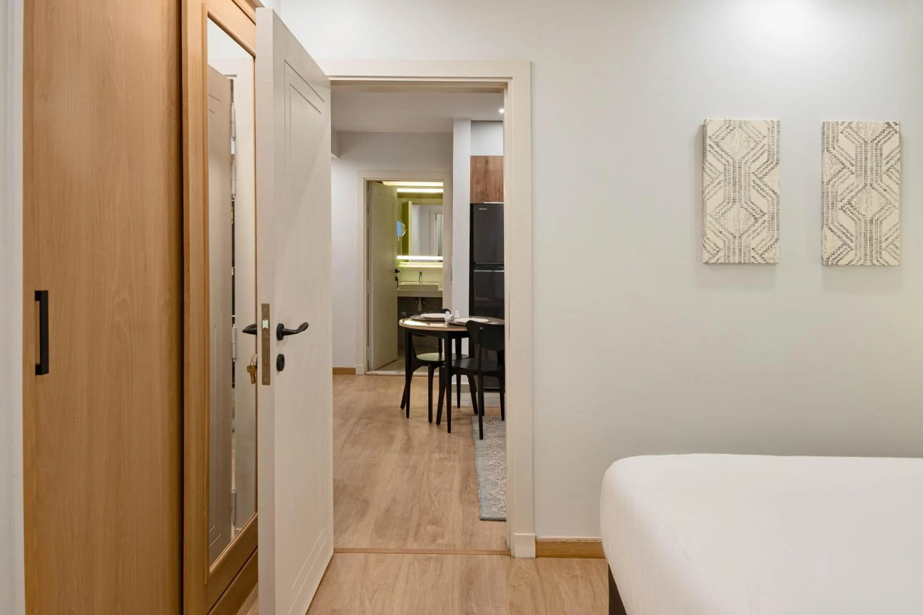 Seating area, Bed in Parkside Boutique Serviced Apartments