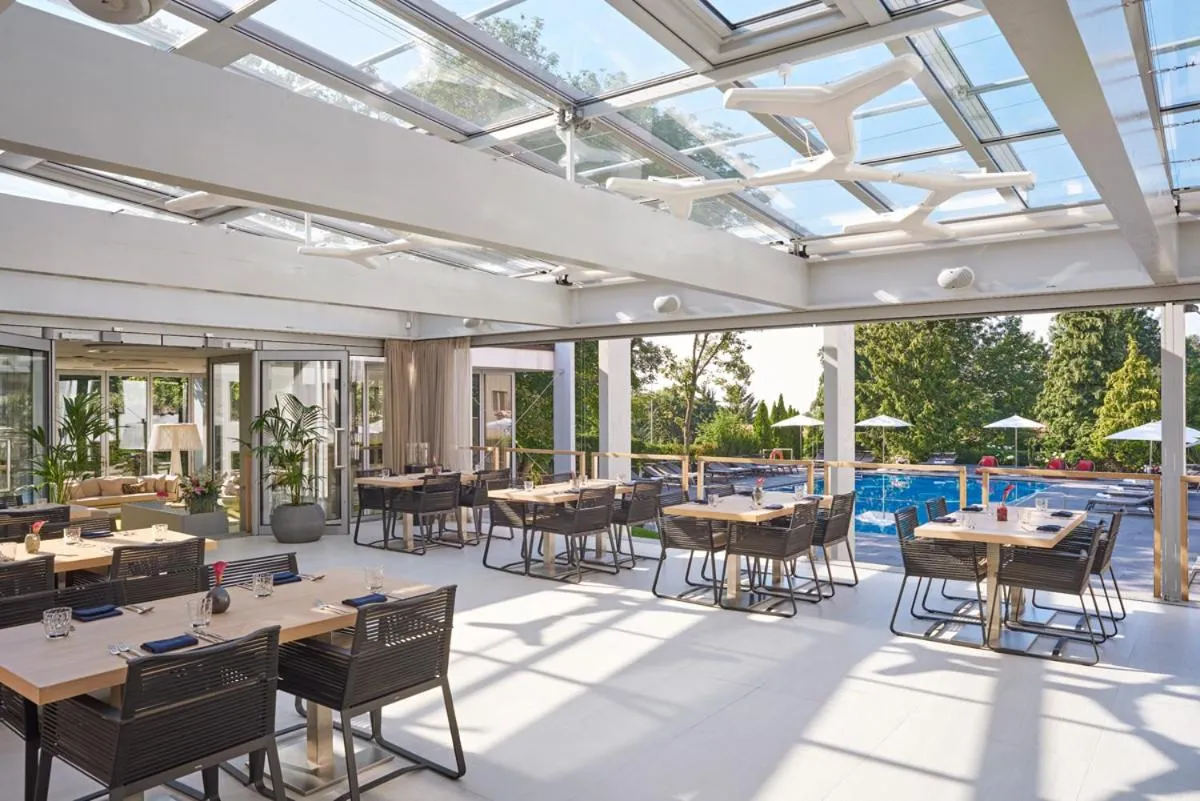 Restaurant/places to eat in Normafa Hotel & Retreat