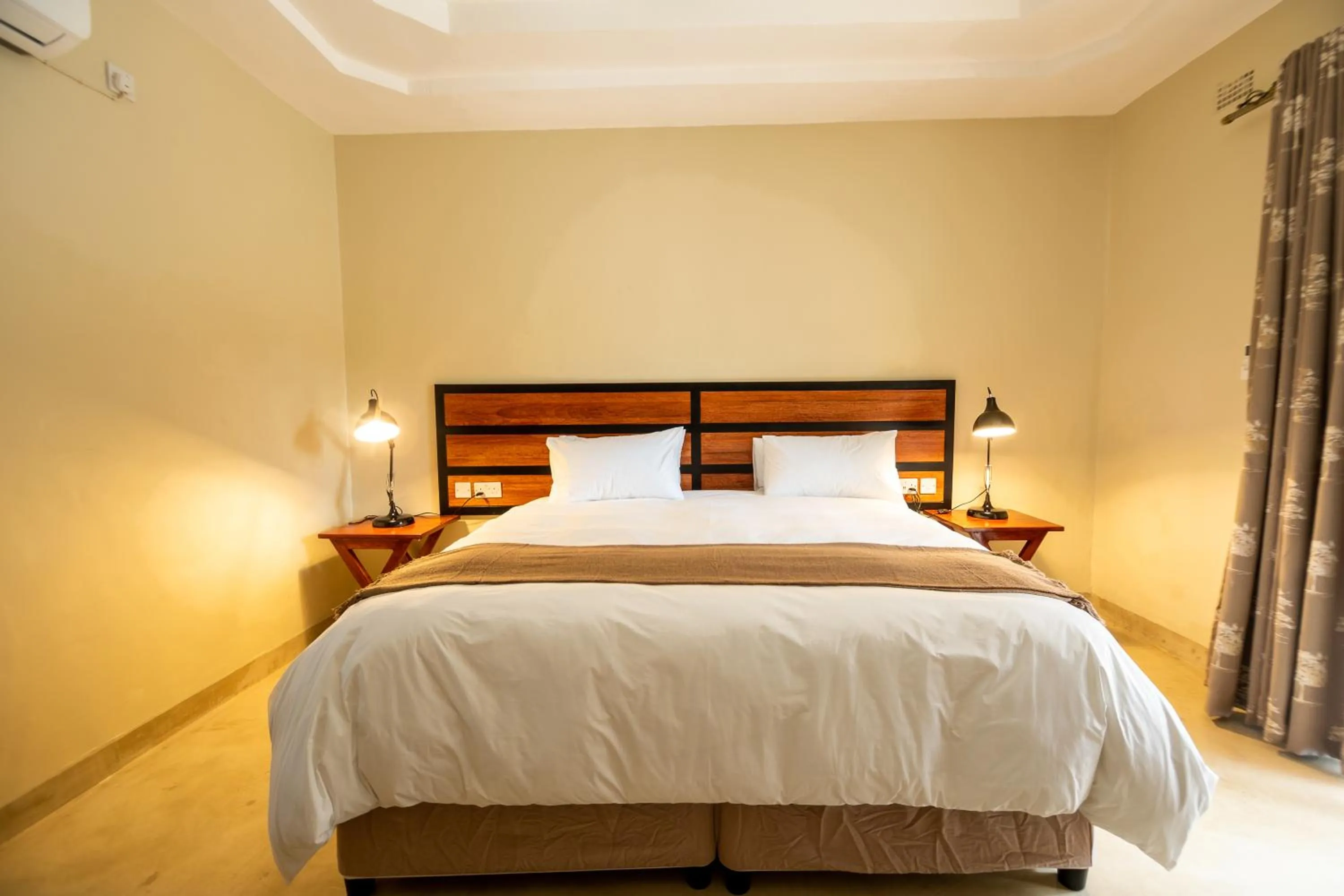 Bed in The Shrub Lodge