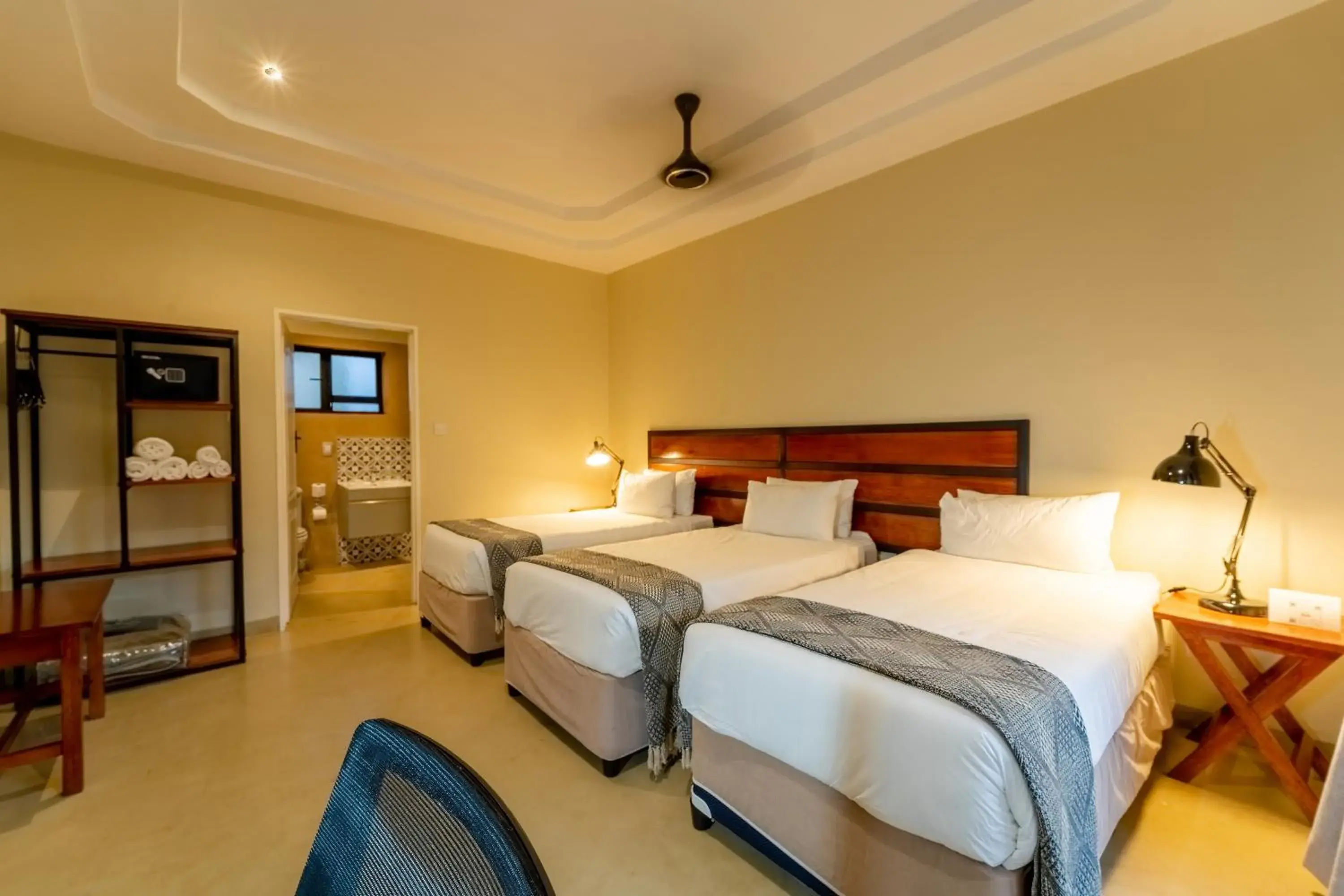 Comfort Triple Room in The Shrub Lodge Comfort Triple Room in The Shrub Lodge