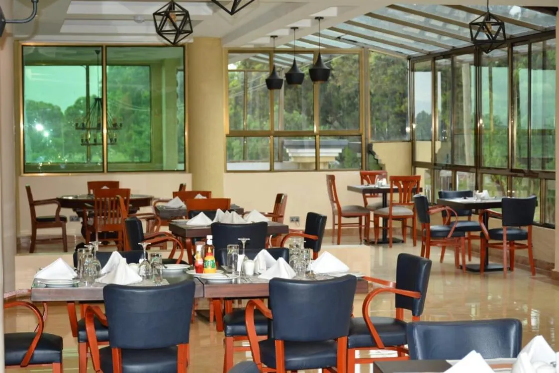 Restaurant/places to eat in Hylise Hotel