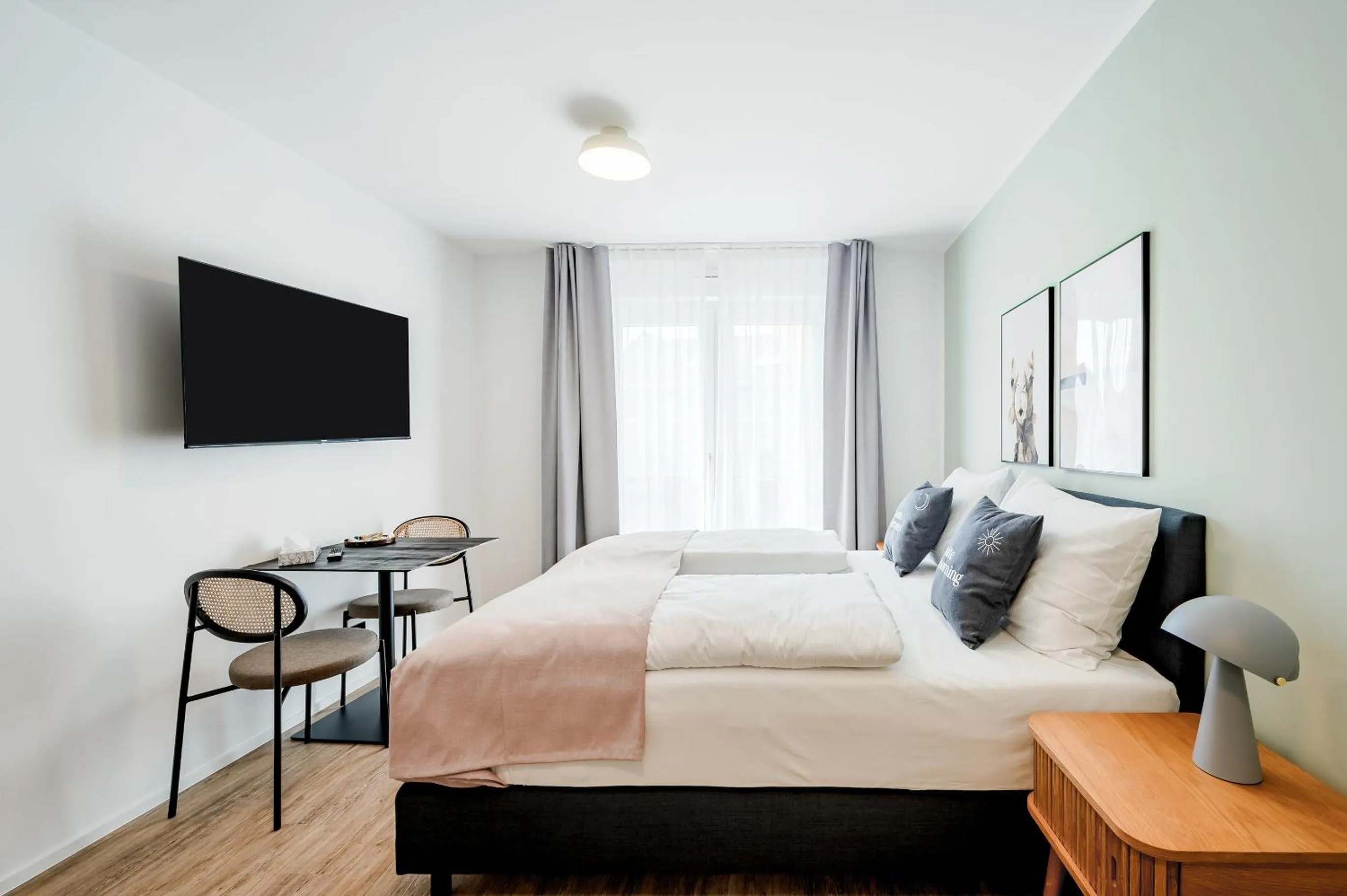 Bed in Limehome Metzingen Wilhelmstr