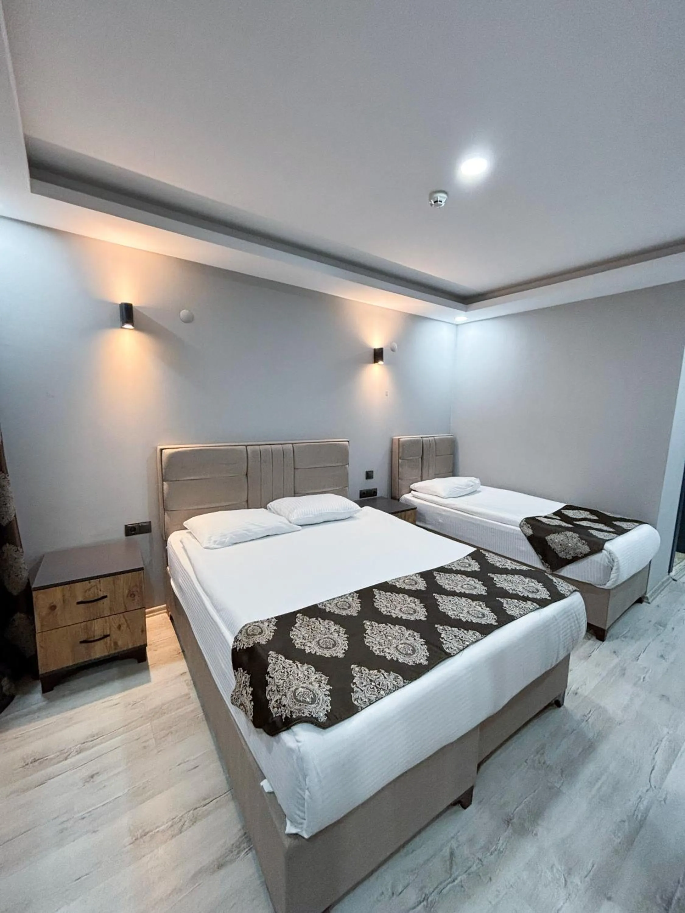 Bed in Whitestone Hotel