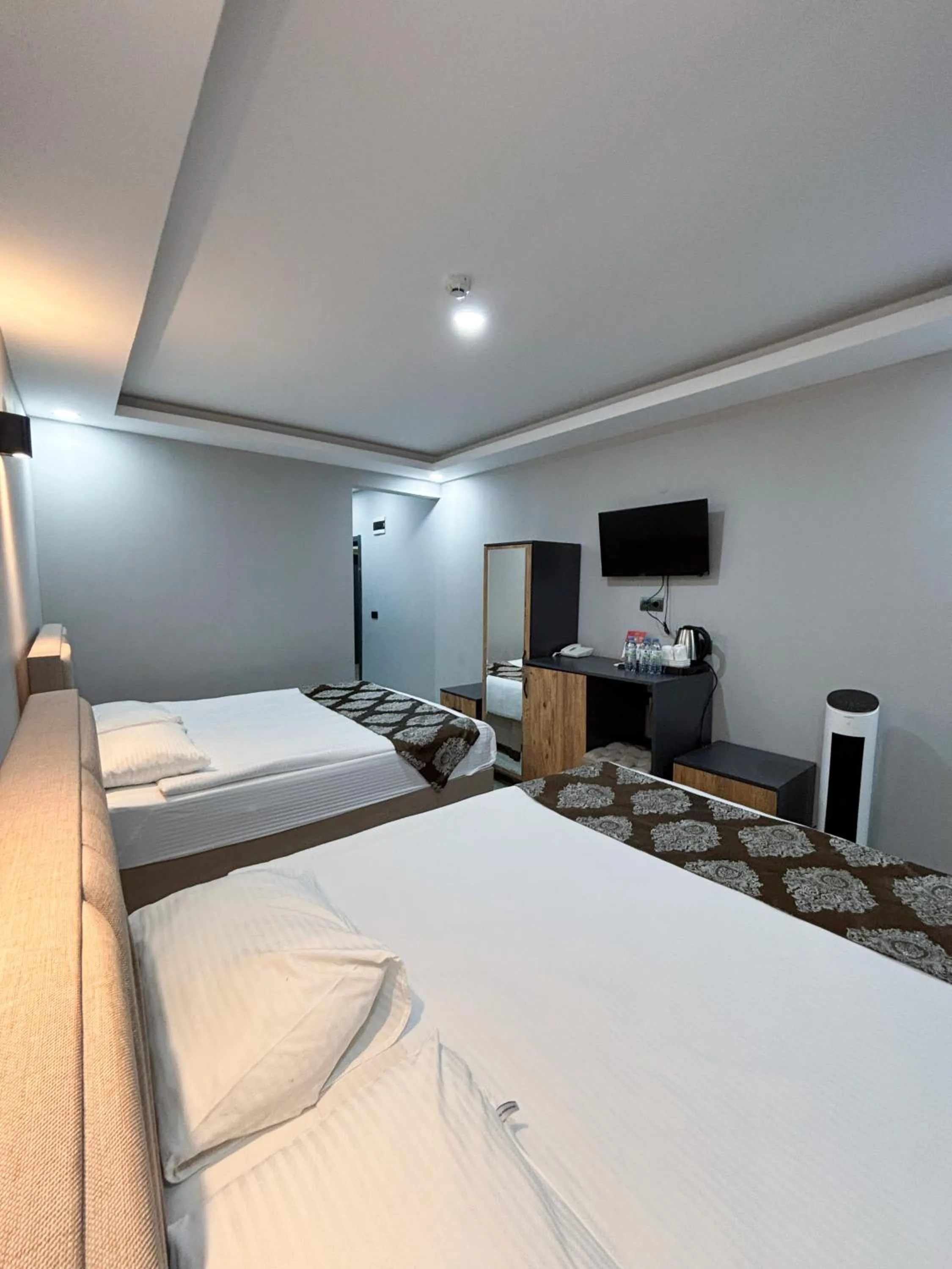 Bed in Whitestone Hotel