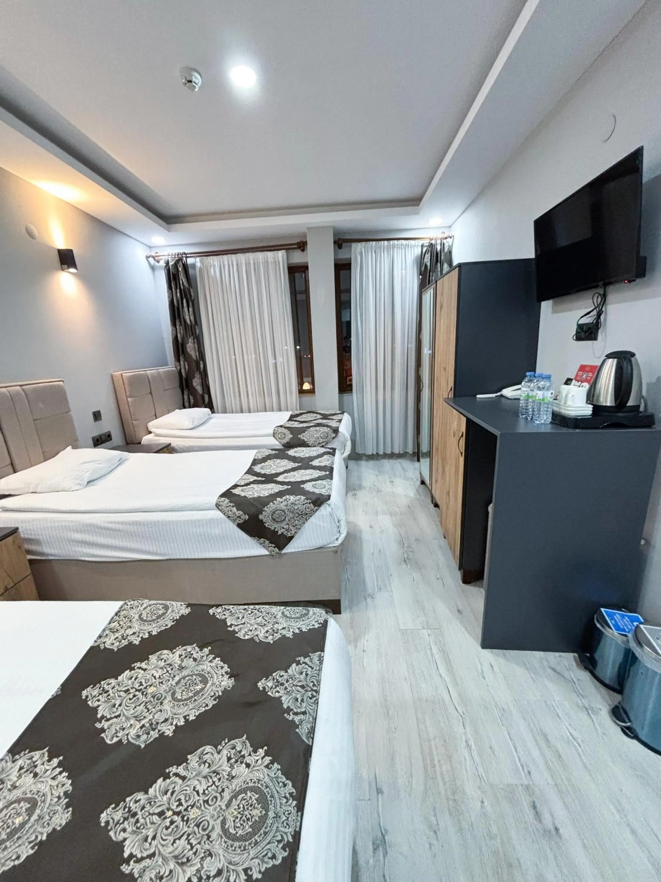 Bed in Whitestone Hotel