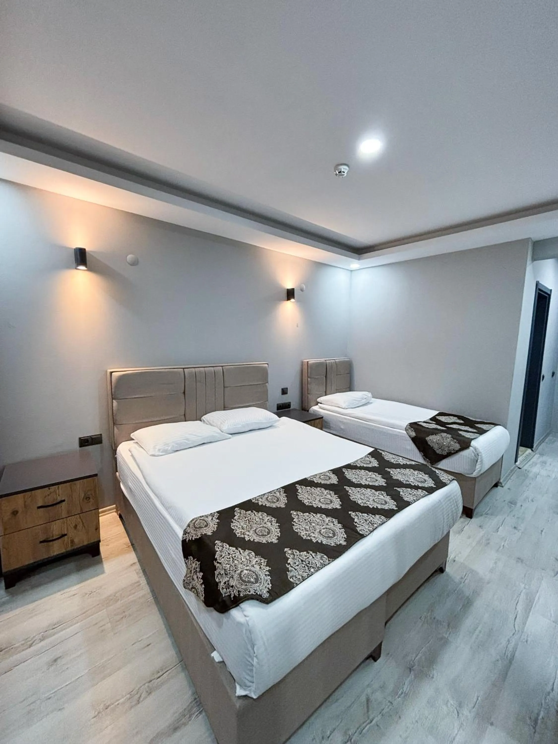 Bed in Whitestone Hotel