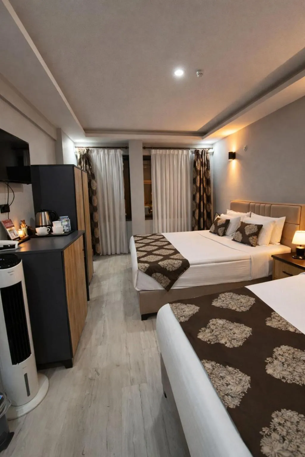 Bed in Whitestone Hotel