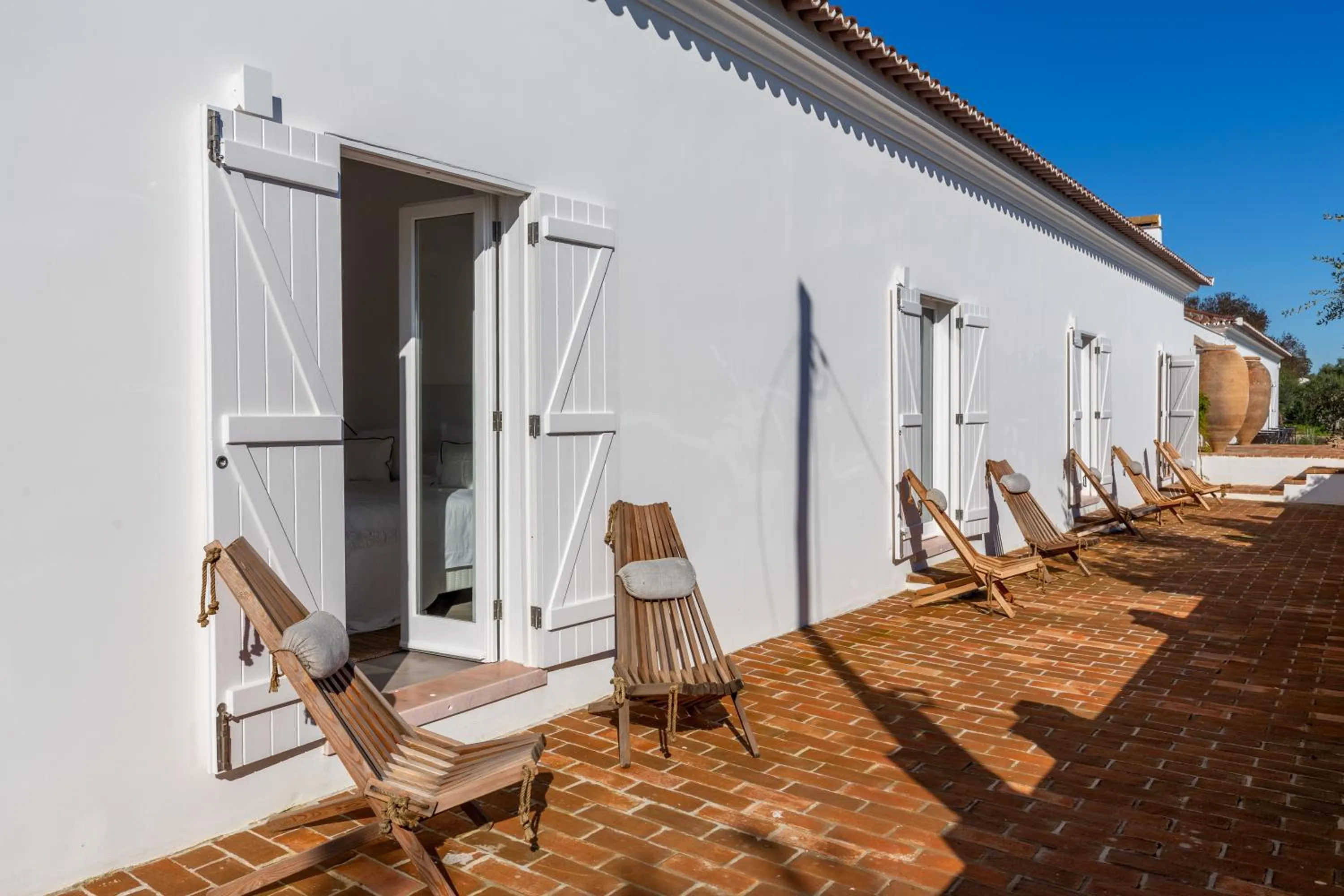 Property building in Cenoura-Brava