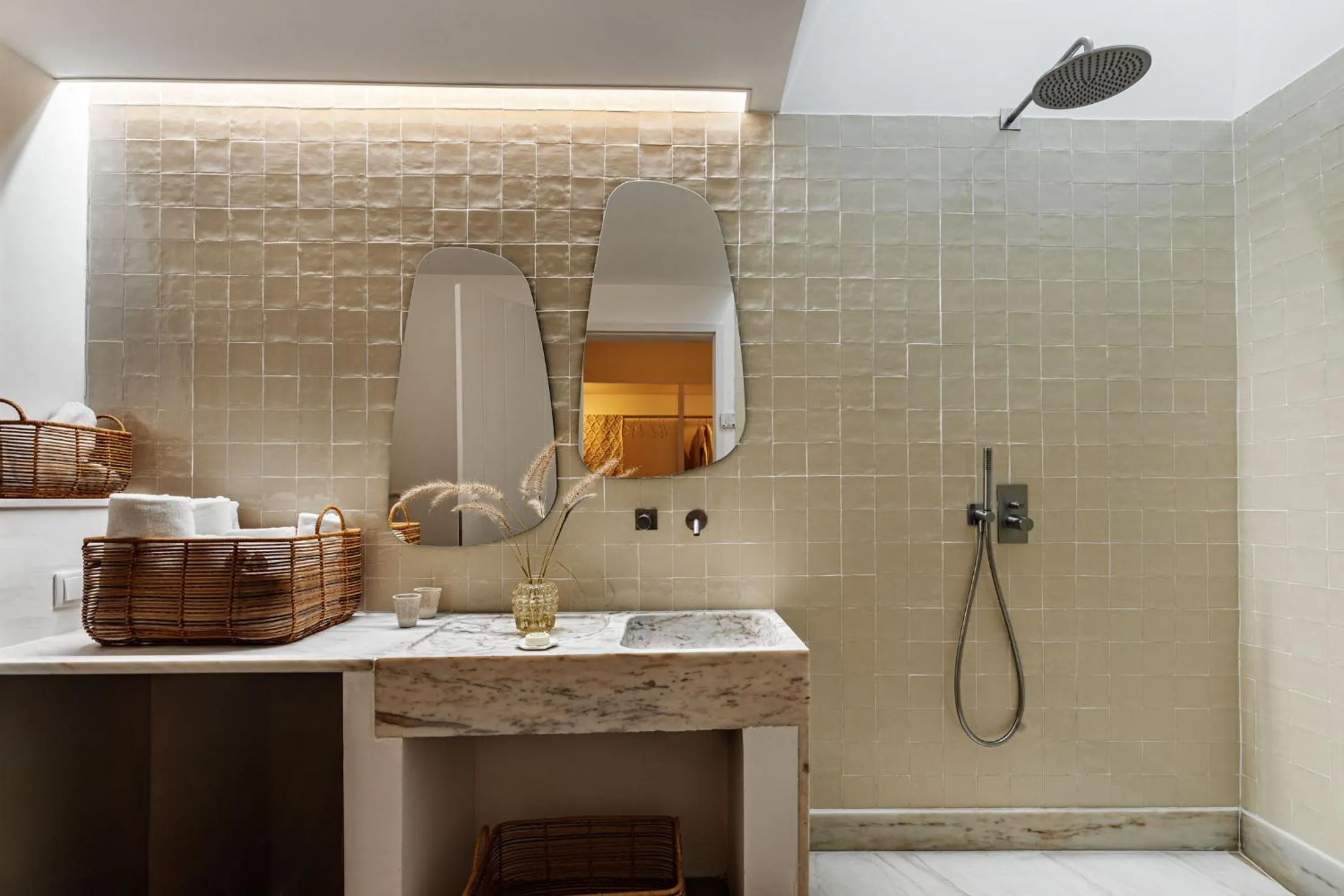 Shower in Cenoura-Brava