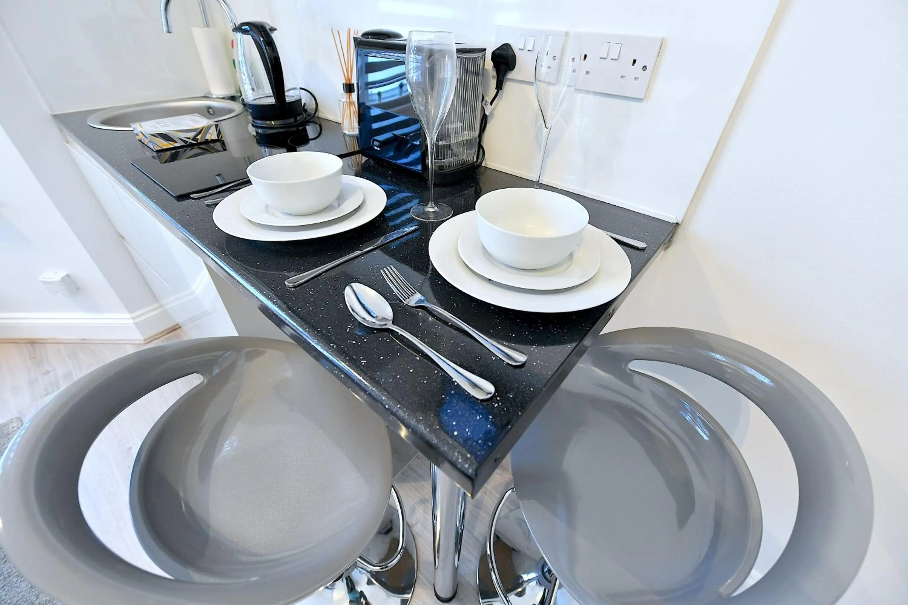 Coffee/tea facilities in Stylish Studios by Luxestays Fulham