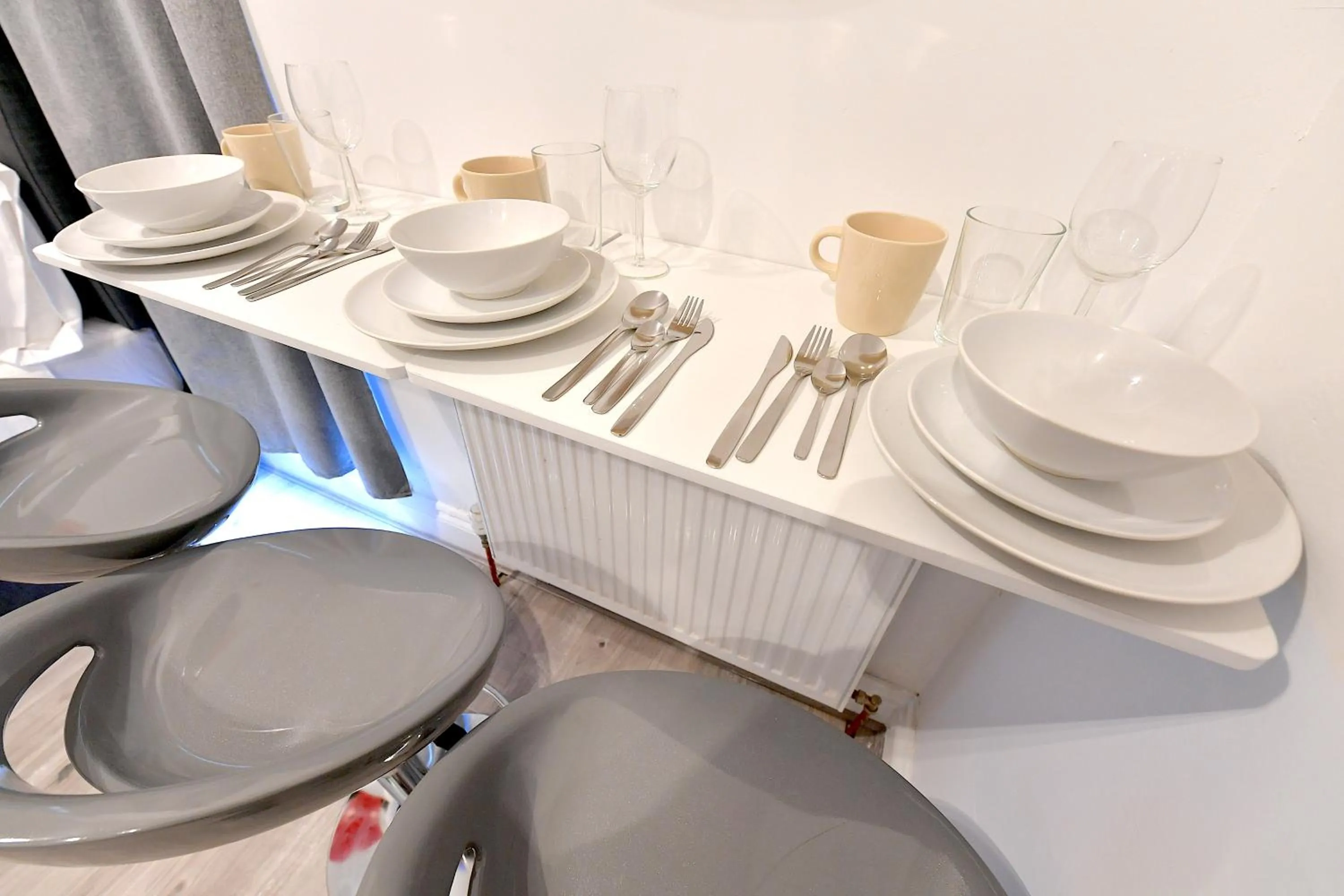 Dining area in Stylish Studios by Luxestays Fulham