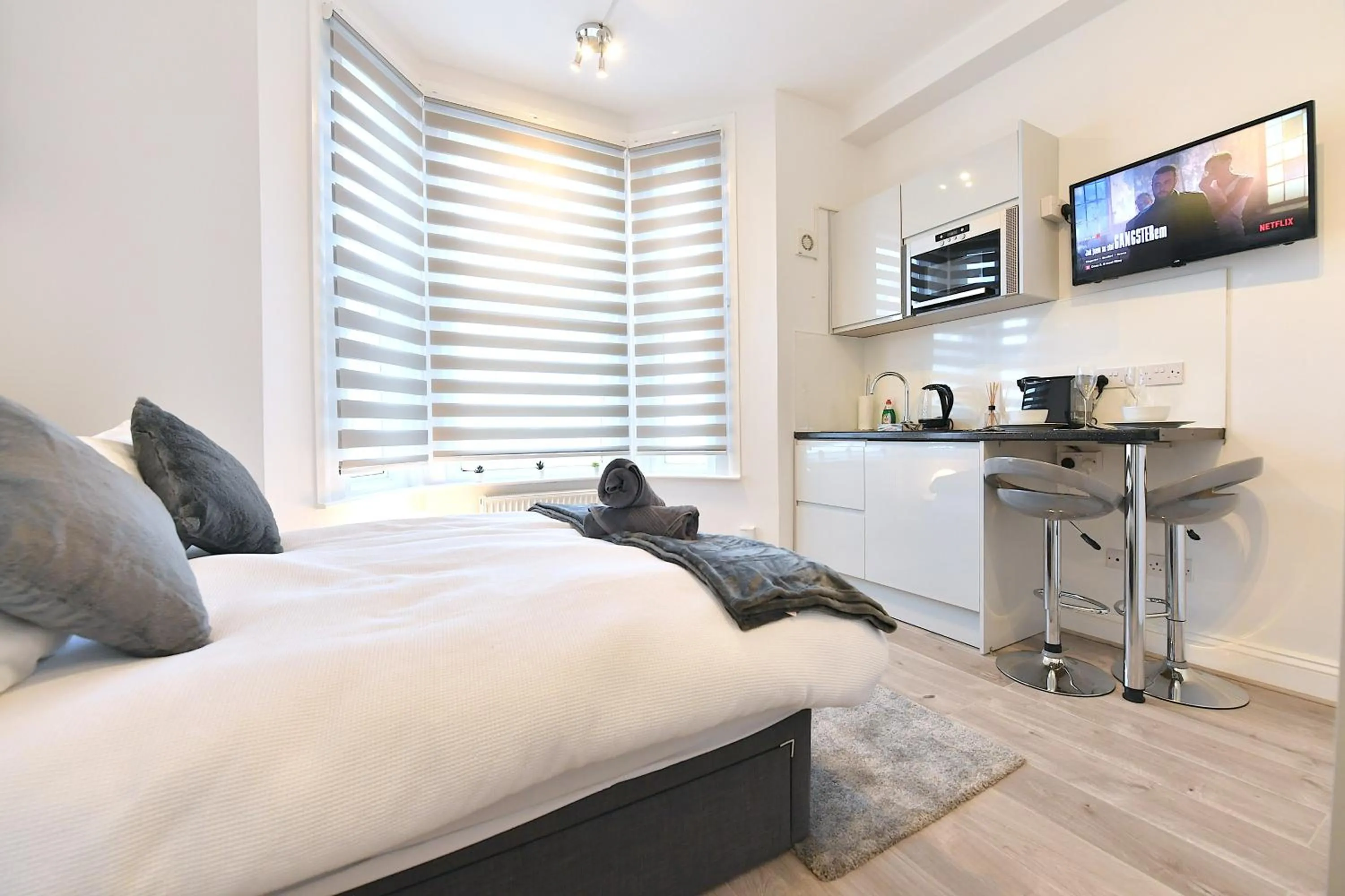 Bed in Stylish Studios by Luxestays Fulham