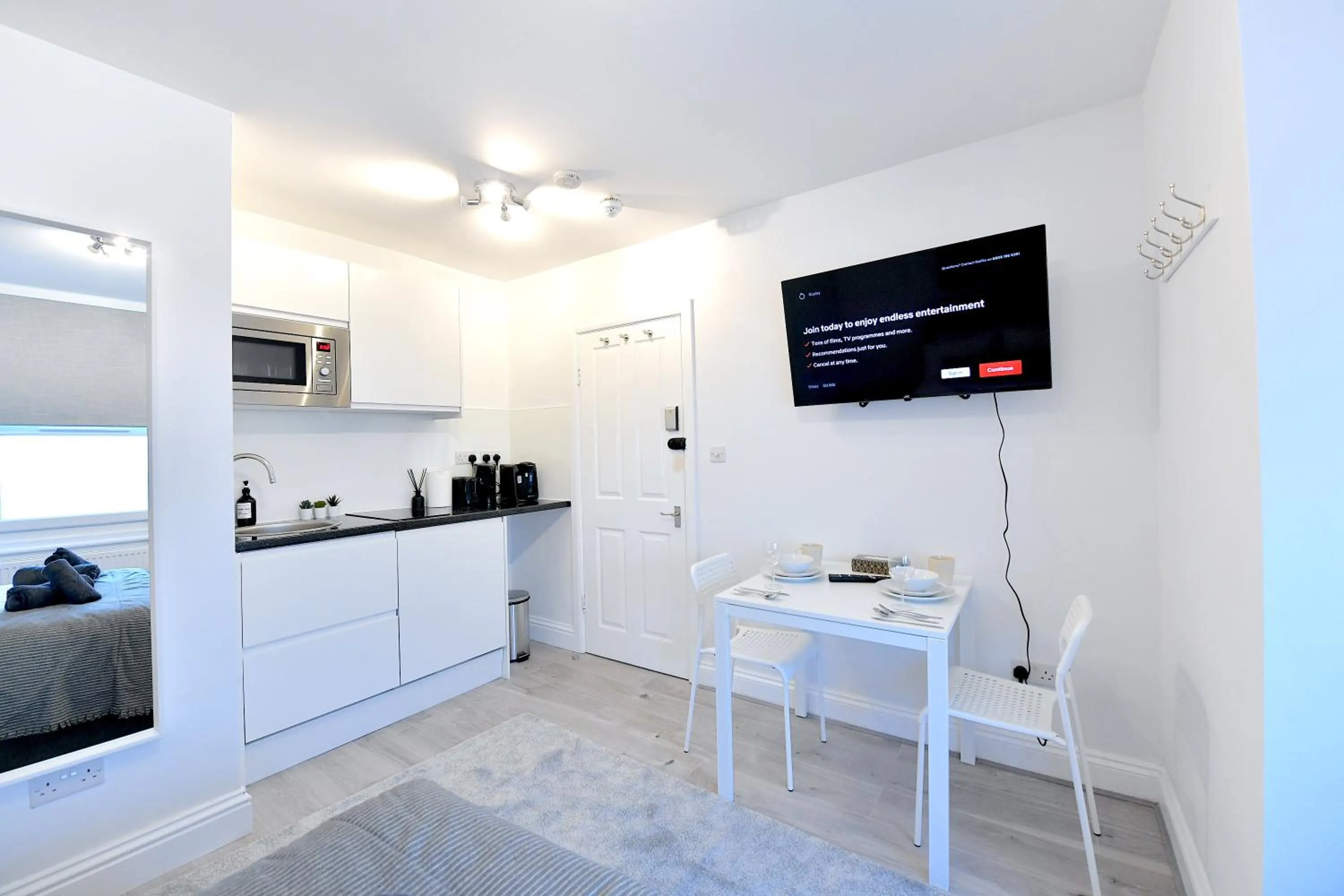 TV and multimedia in Stylish Studios by Luxestays Fulham