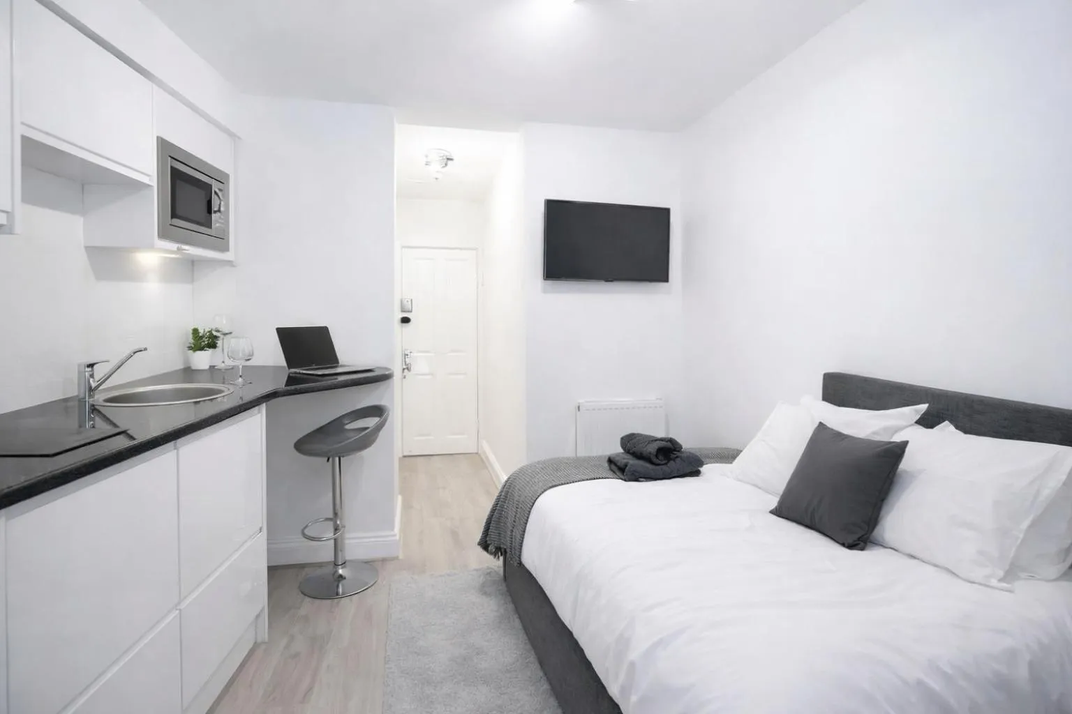 Bed in Stylish Studios by Luxestays Fulham