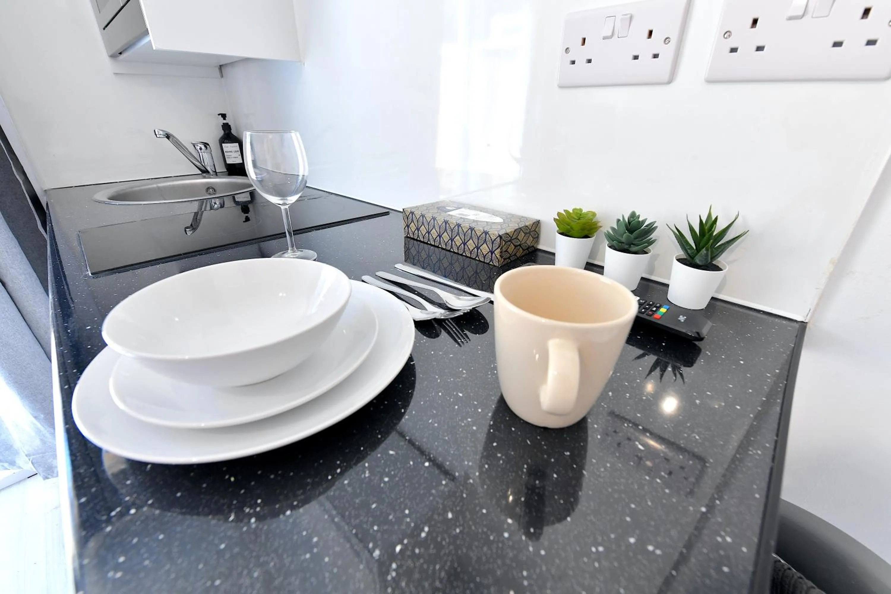 Kitchen or kitchenette in Stylish Studios by Luxestays Fulham