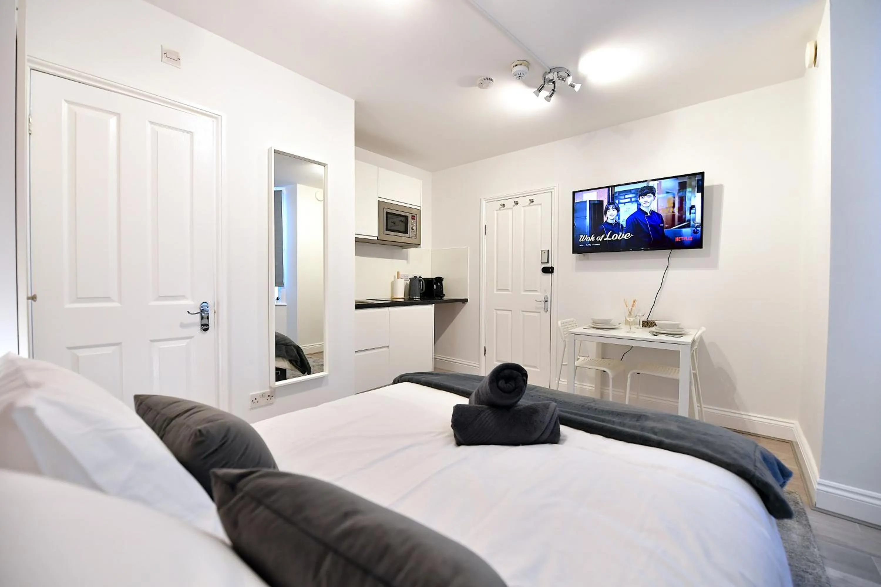 Bed in Stylish Studios by Luxestays Fulham