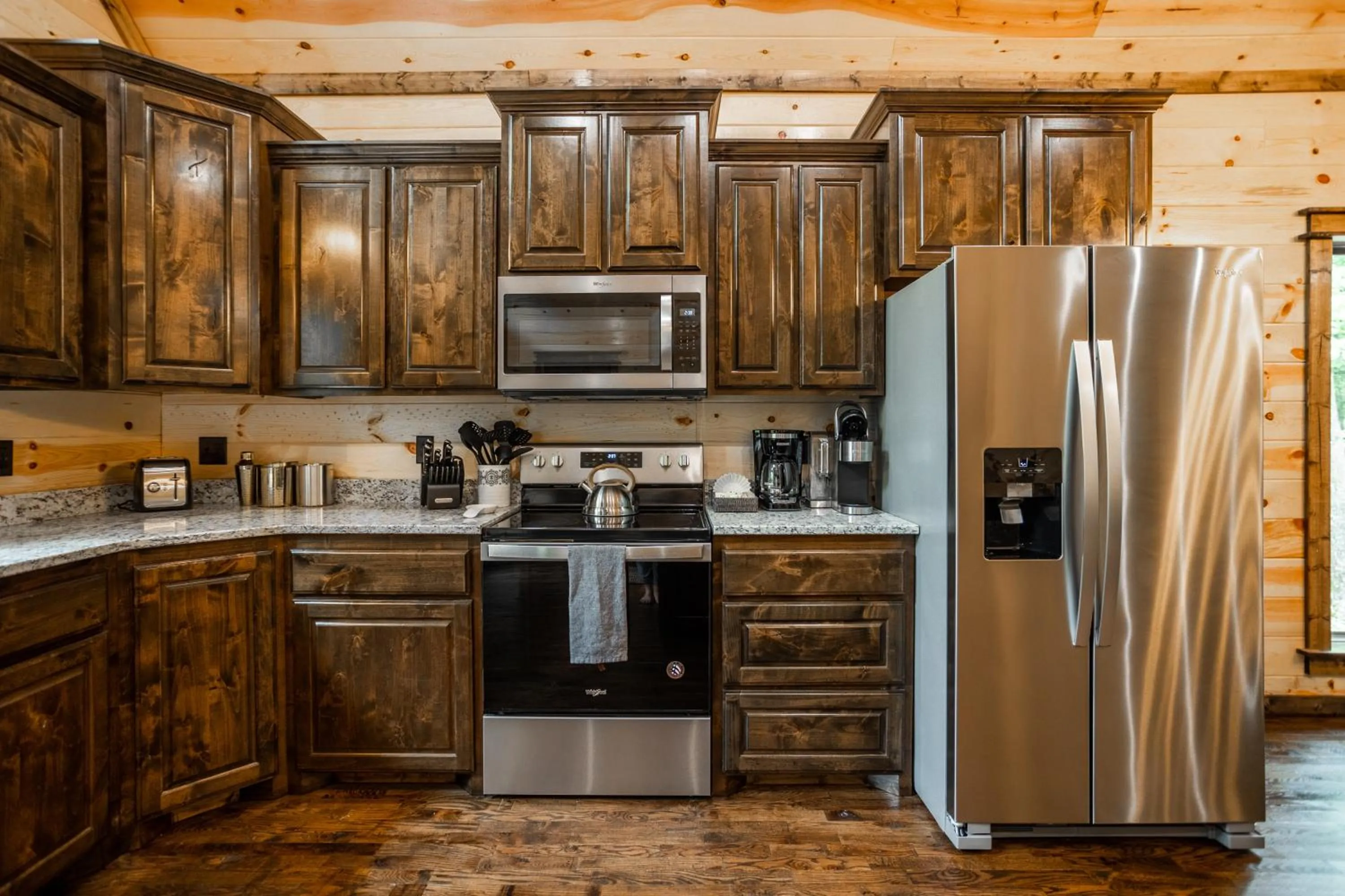 BRAND NEW! "The Roosevelt" Couples Cabin adjacent to National Forest