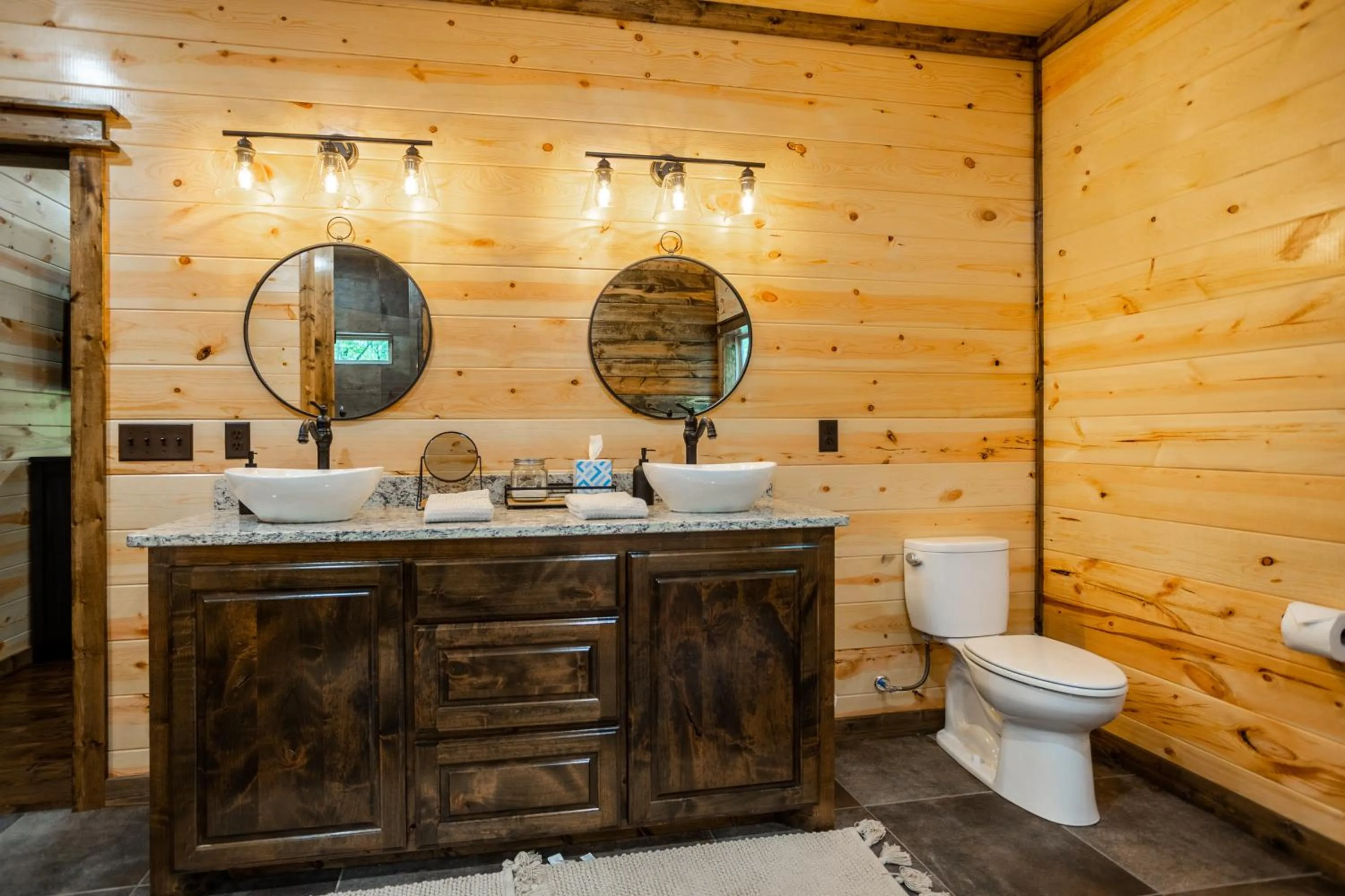 BRAND NEW! "The Roosevelt" Couples Cabin adjacent to National Forest