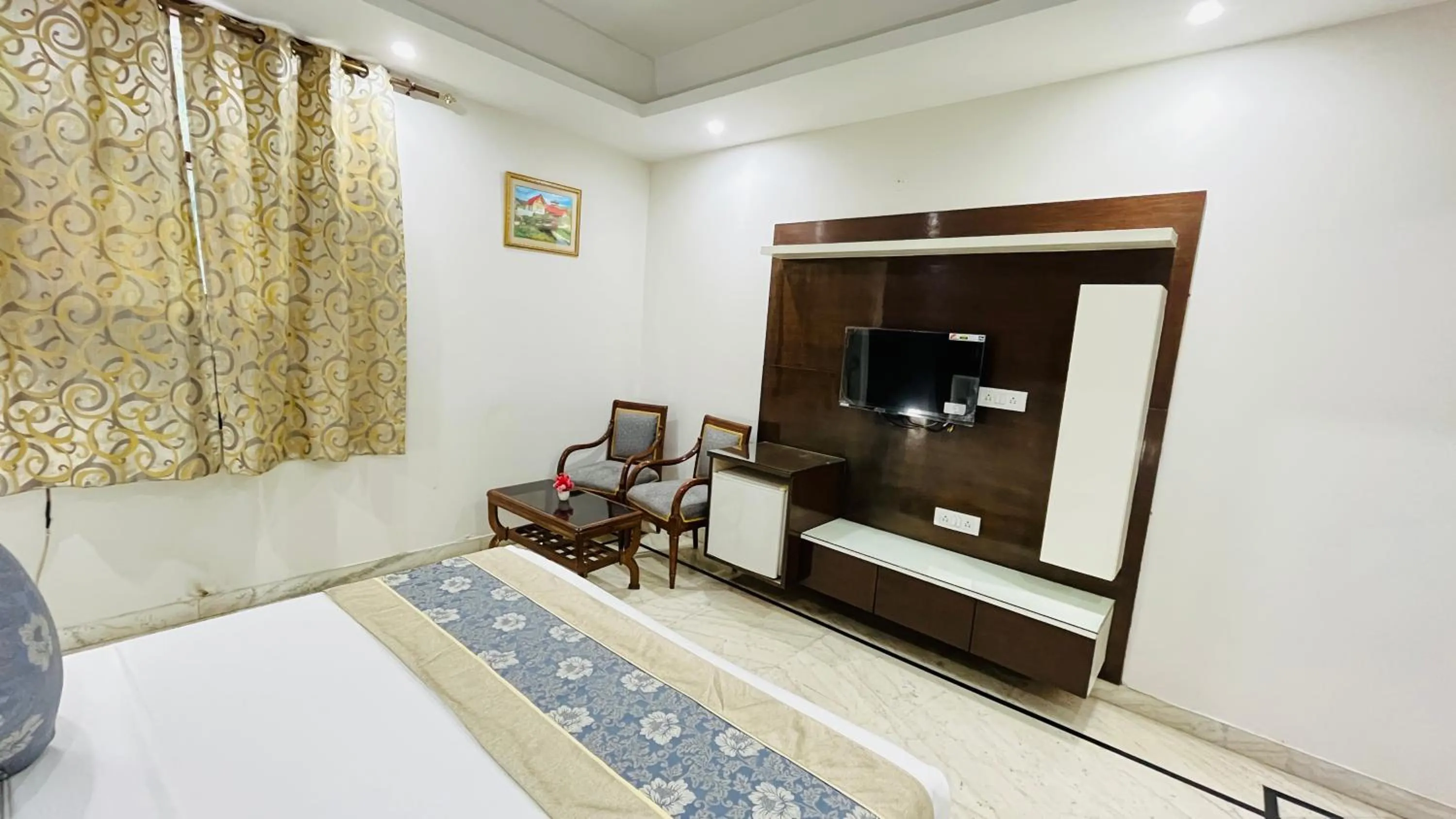 TV and multimedia, Bed in Hotel Starline Sector 28