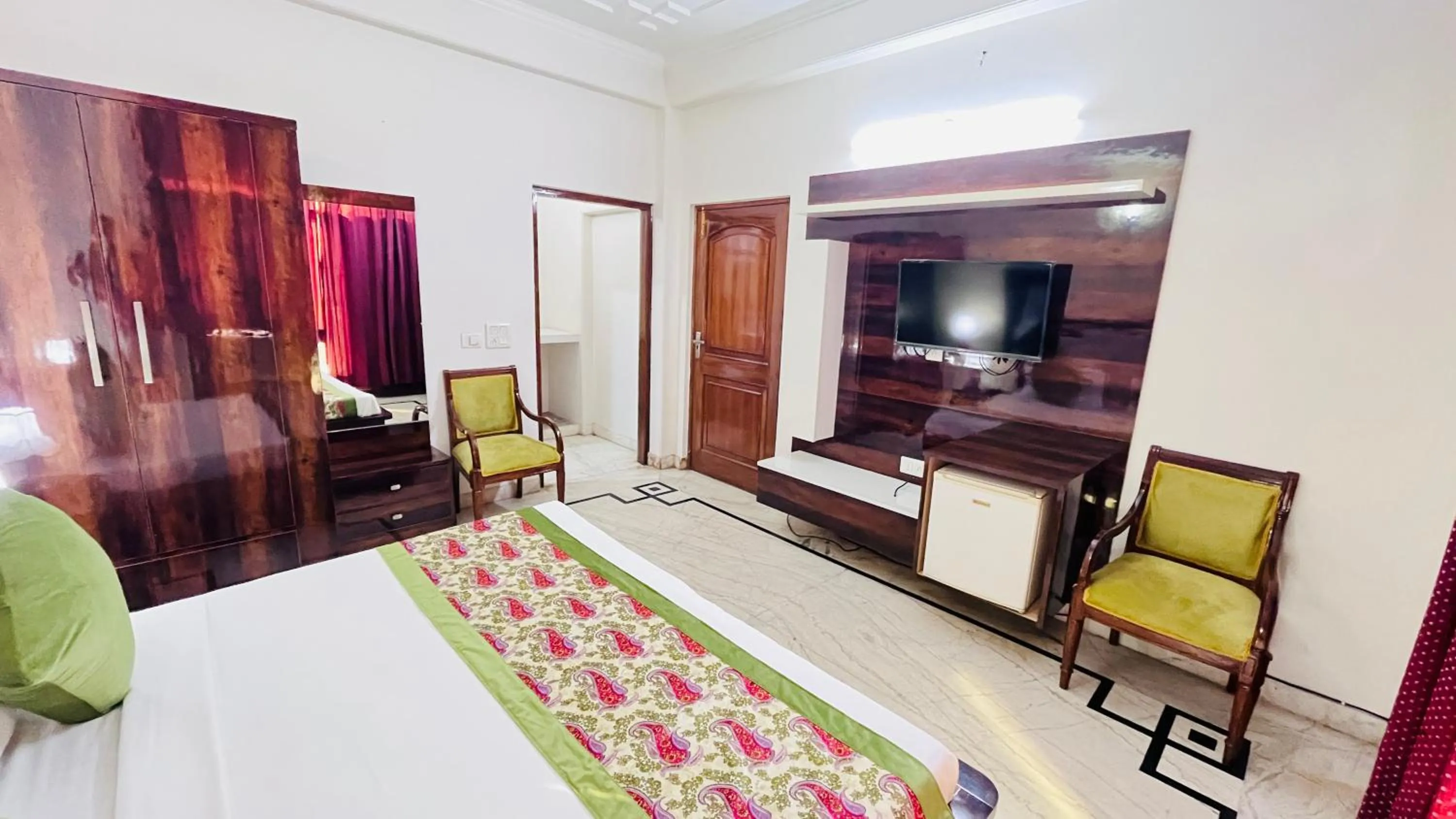 Bed in Hotel Starline Sector 28