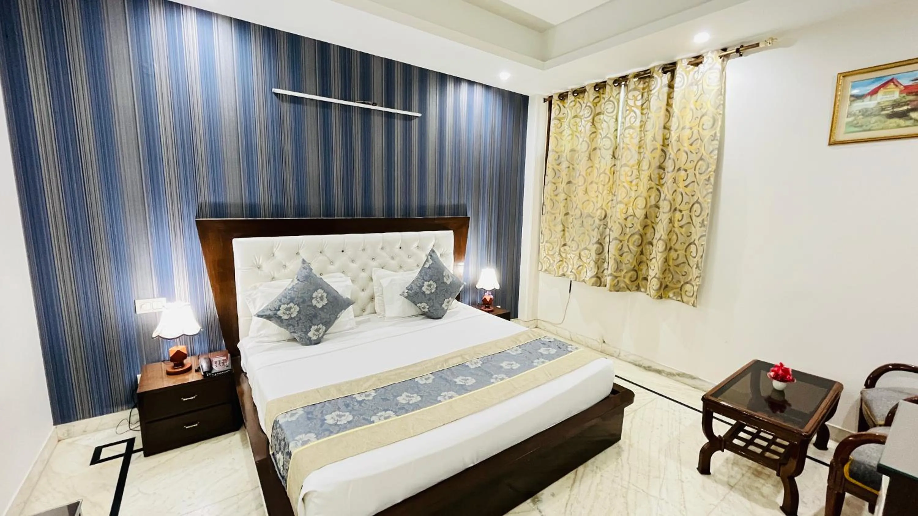 Photo of the whole room, Bed in Hotel Starline Sector 28