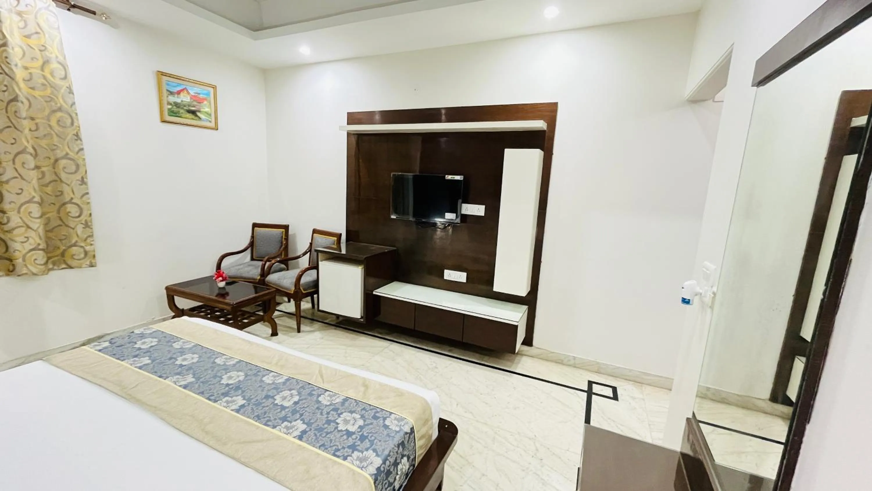 TV and multimedia, Bed in Hotel Starline Sector 28