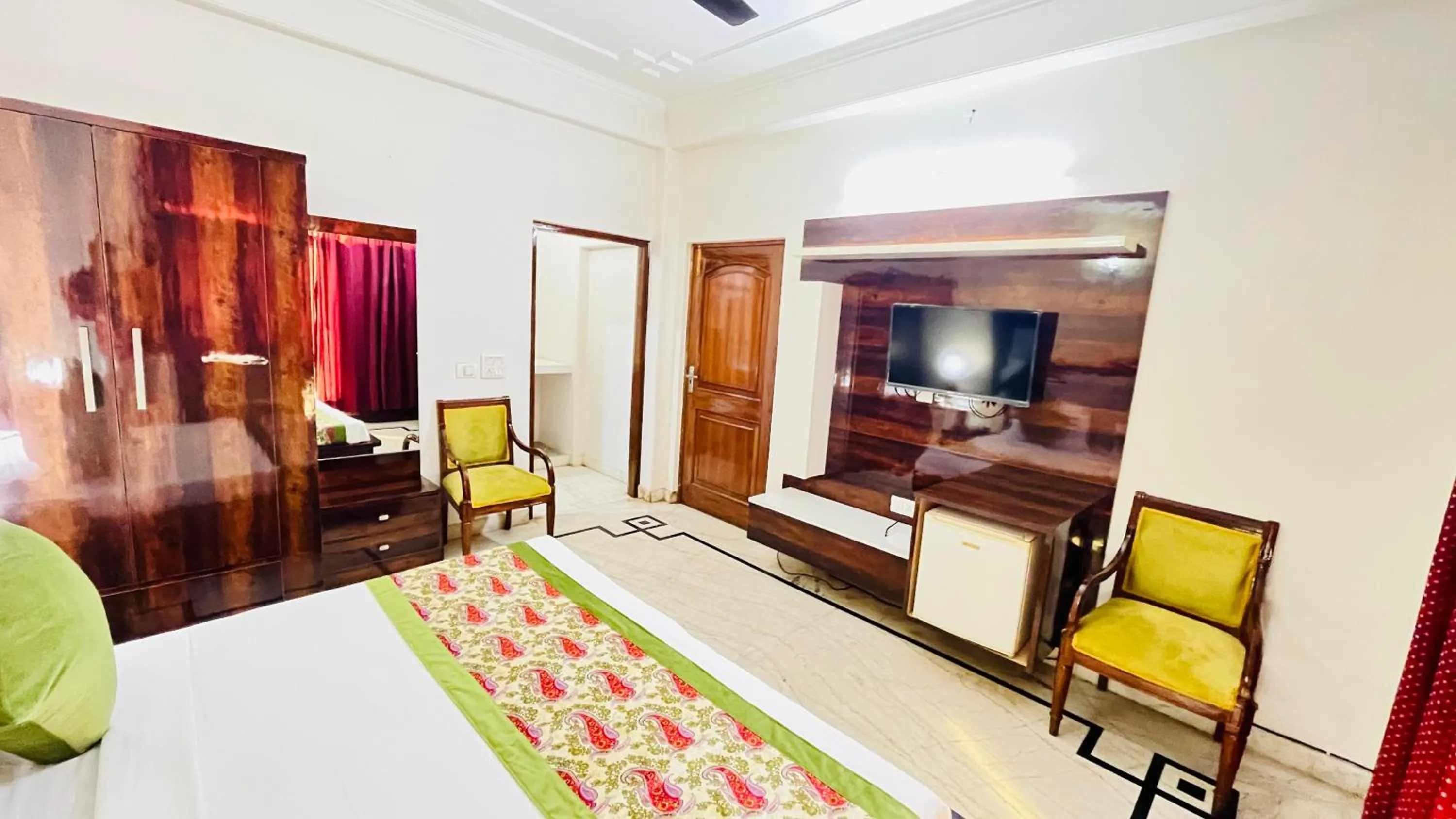 Bed in Hotel Starline Sector 28