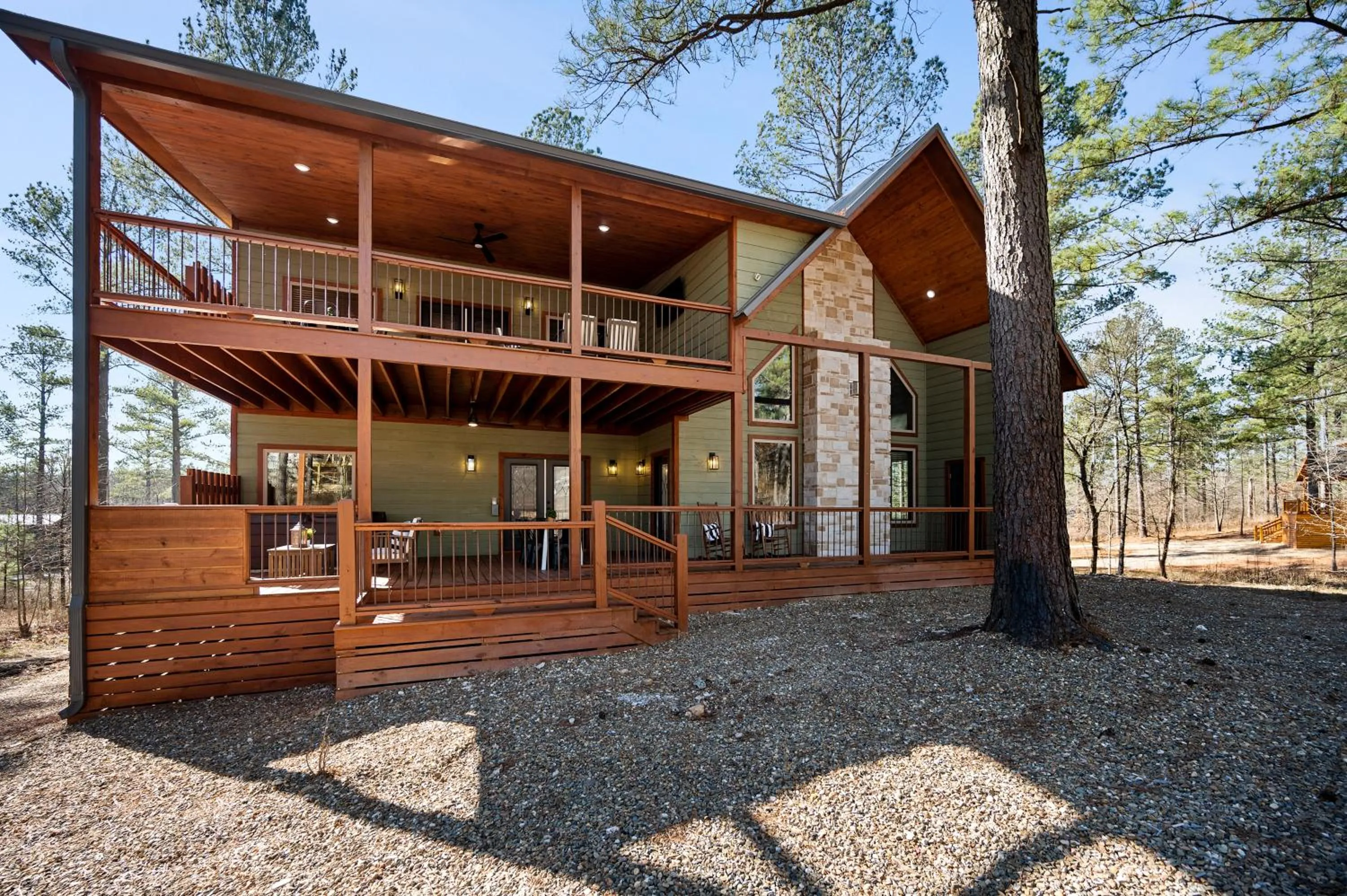 Brand New Sunrise Retreat 2 Bedroom Sleeps 8, 2 Decks, Hot Tub, Firepit