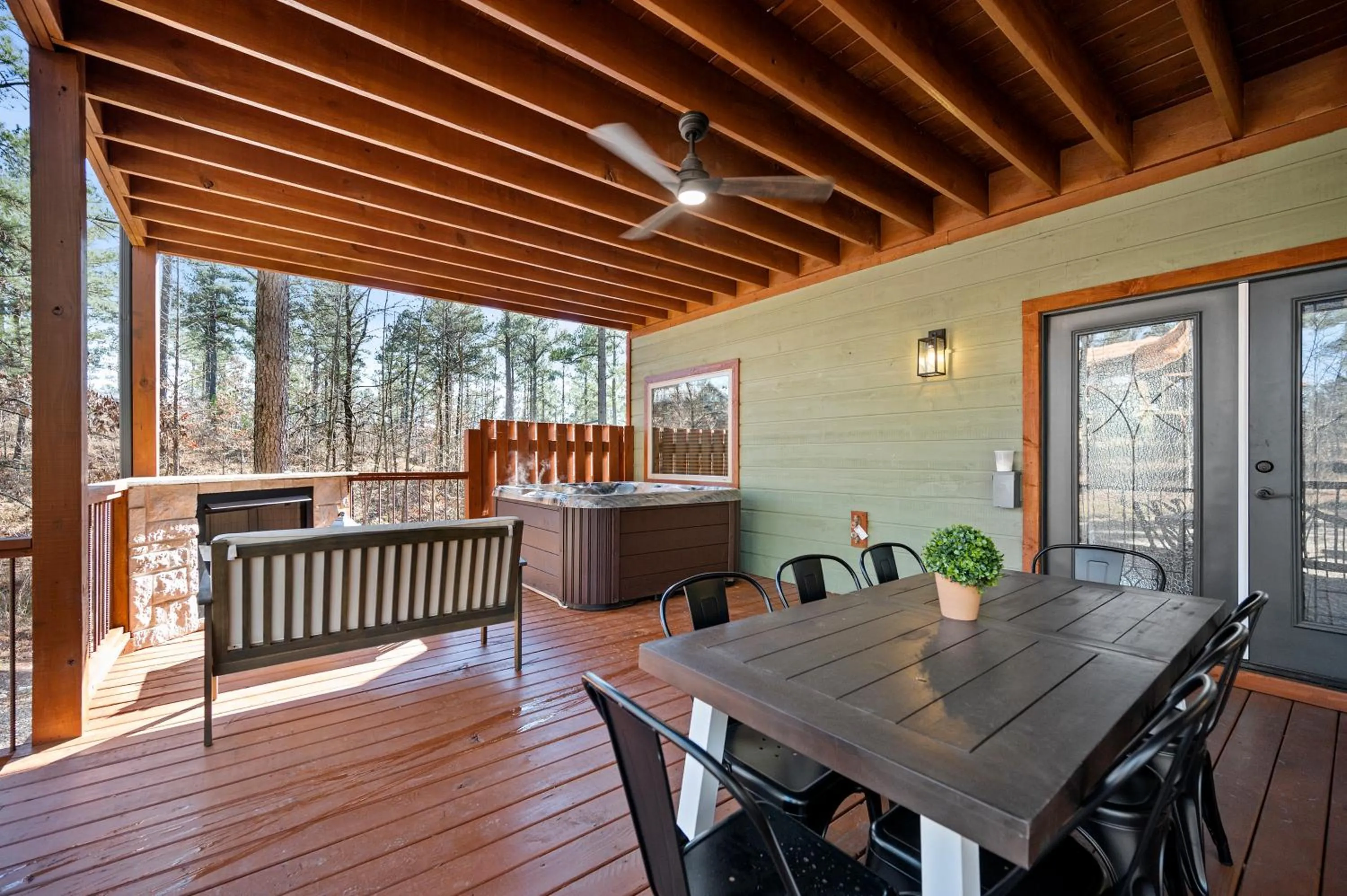 Brand New Sunrise Retreat 2 Bedroom Sleeps 8, 2 Decks, Hot Tub, Firepit