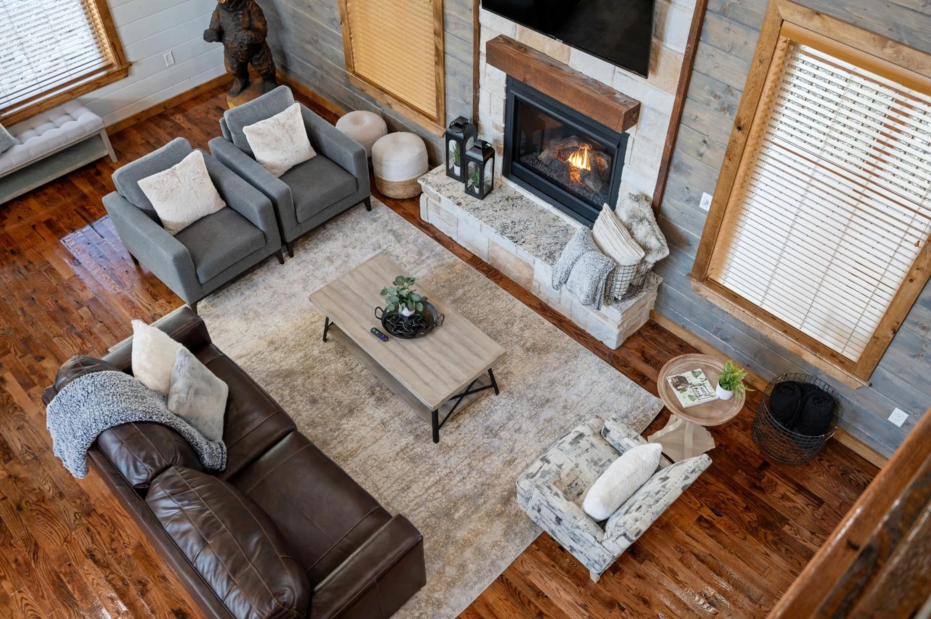 Brand New Sunrise Retreat 2 Bedroom Sleeps 8, 2 Decks, Hot Tub, Firepit