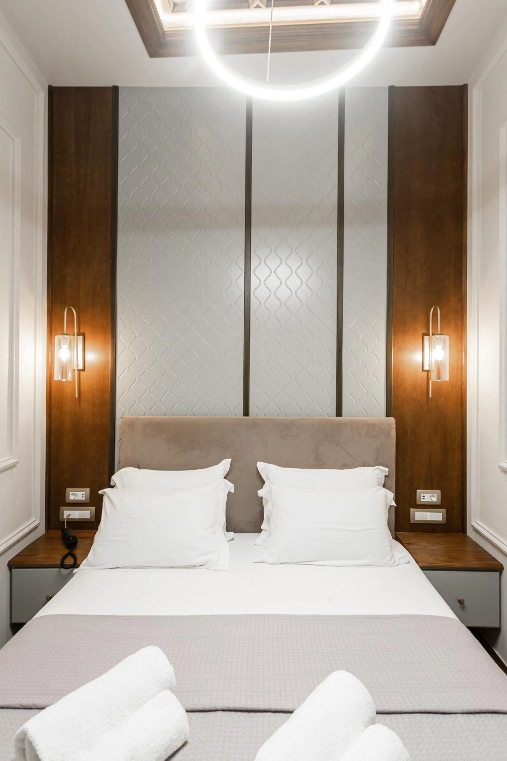 Bed in King Othon Boutique Hotel