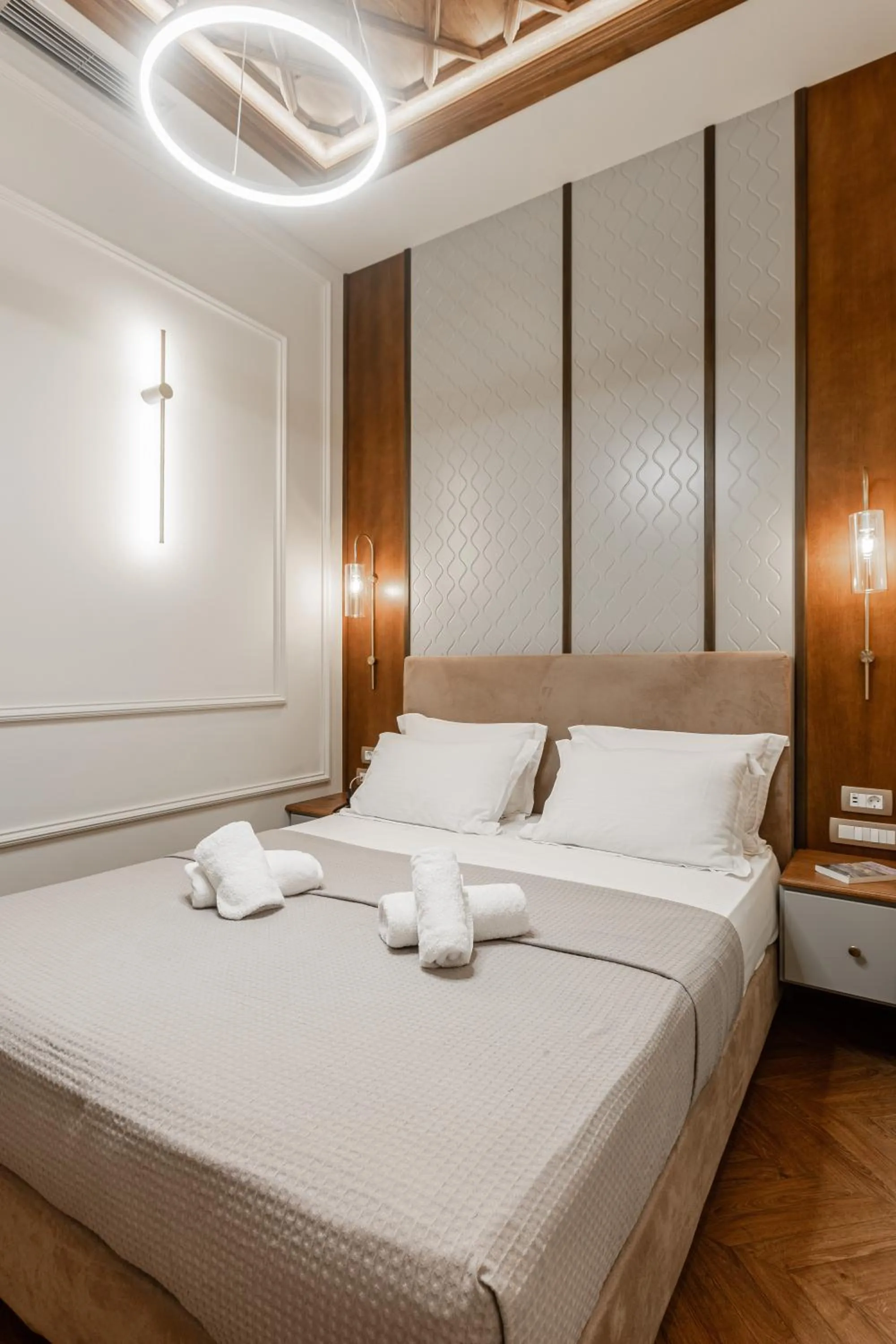 Bed in King Othon Boutique Hotel