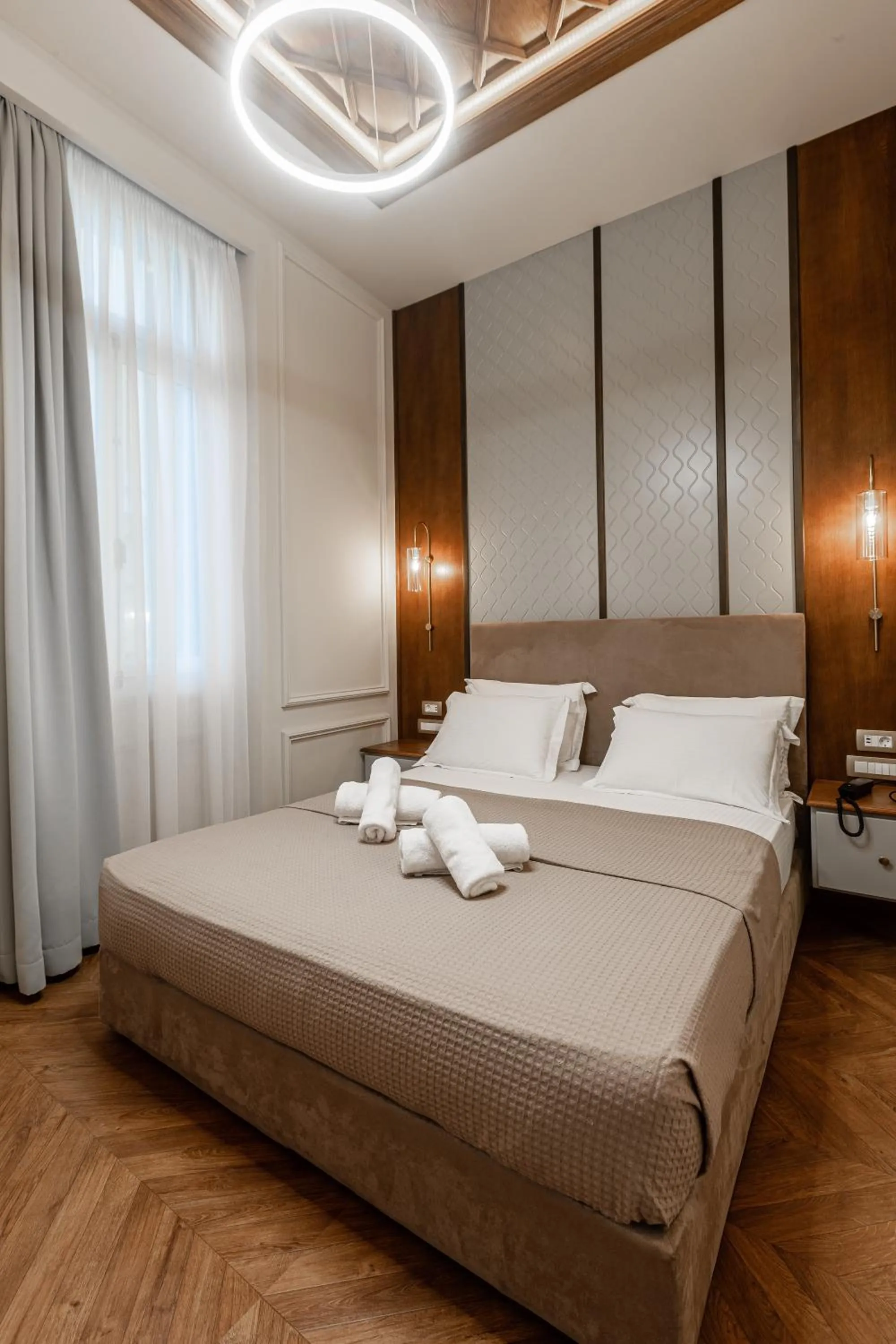 Bed in King Othon Boutique Hotel