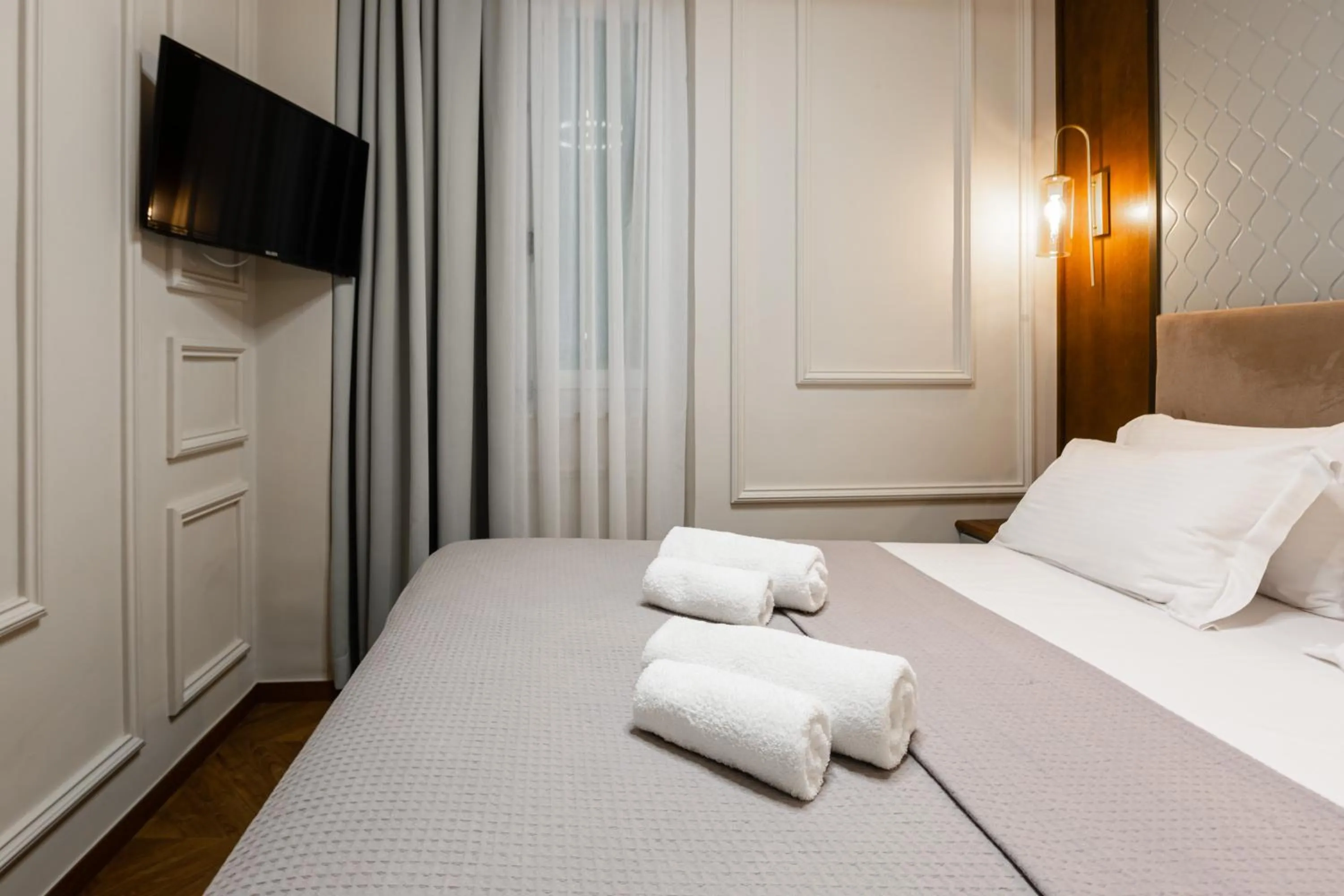 Bed in King Othon Boutique Hotel