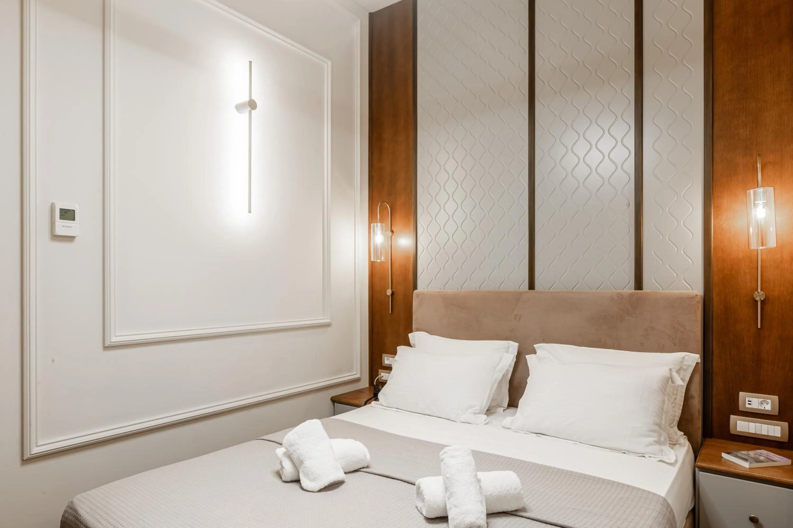 Bed in King Othon Boutique Hotel