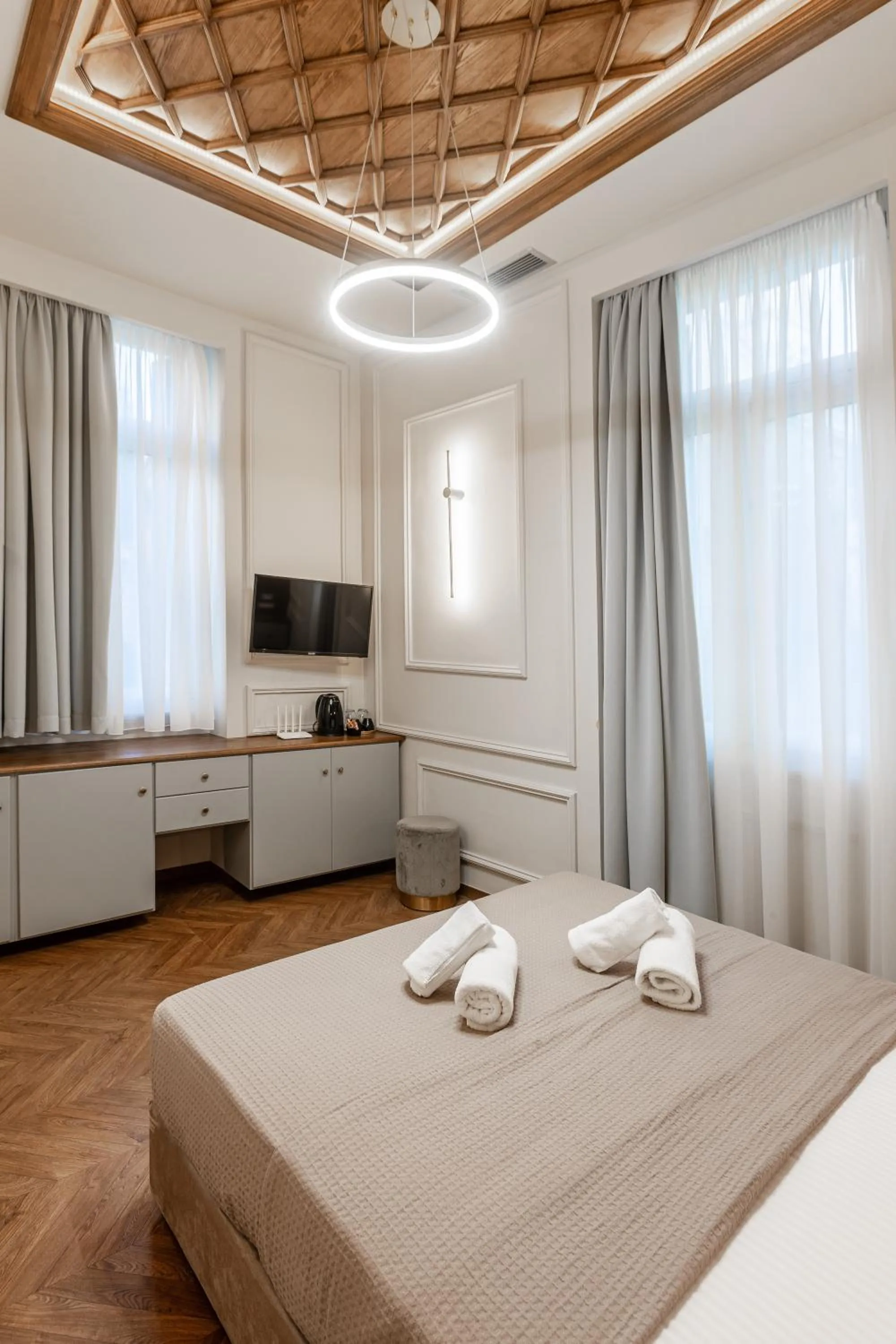 Bed in King Othon Boutique Hotel