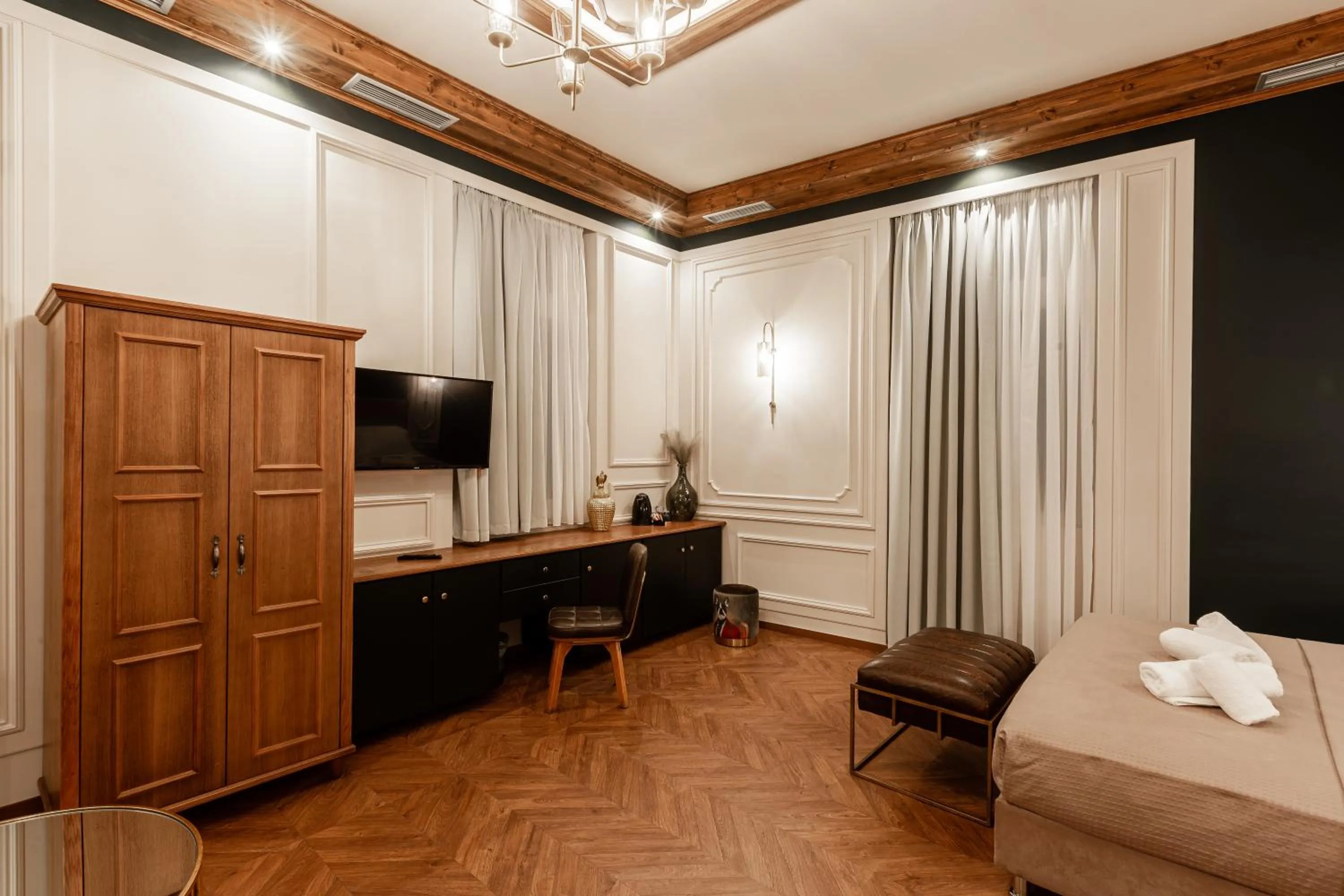 Bed in King Othon Boutique Hotel