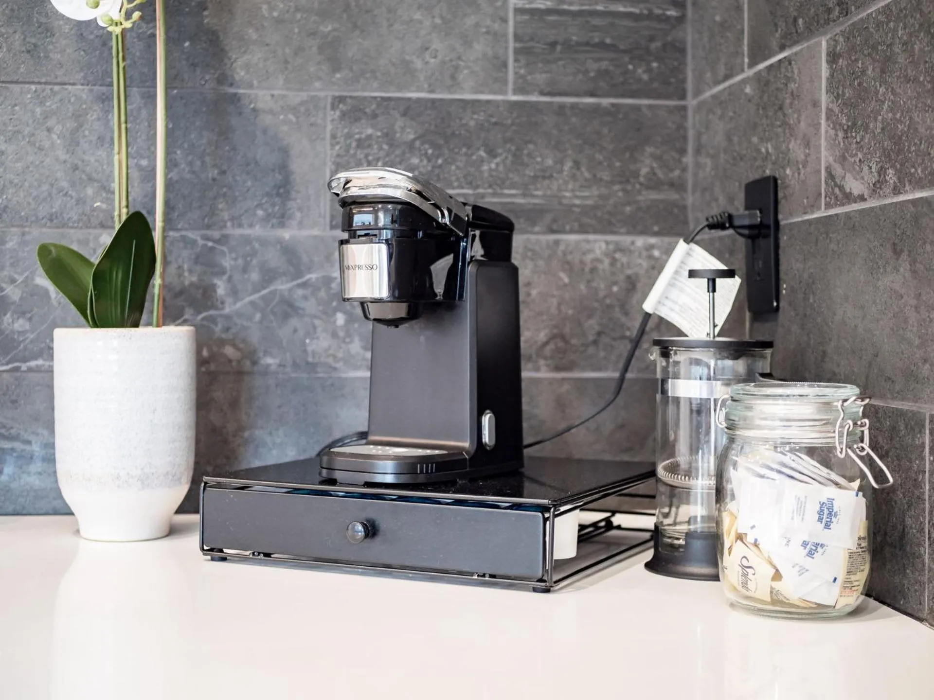 Coffee/tea facilities in Historic German Village Industrial Masterpiece