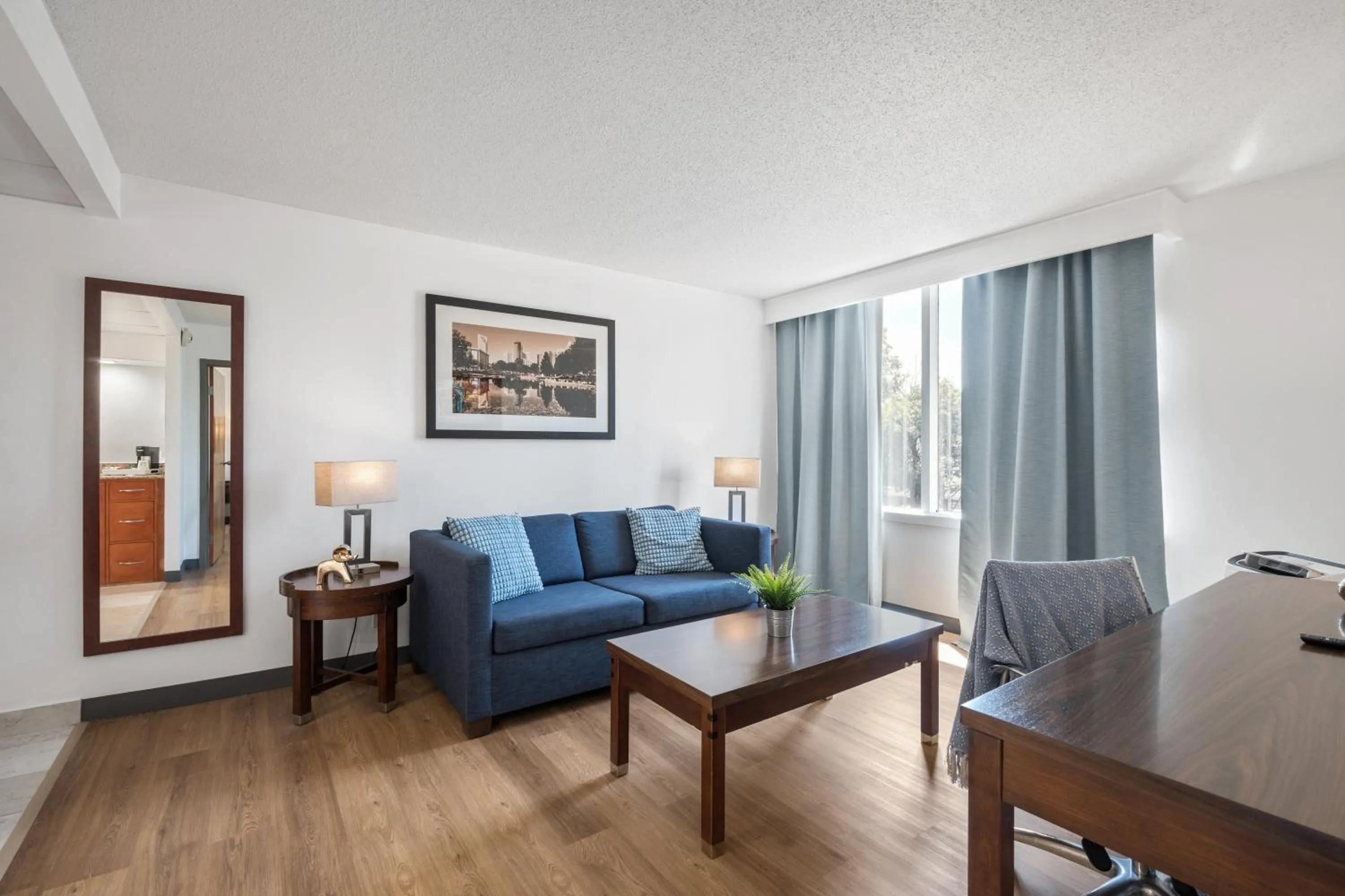 315 LoSo Hotel Airport