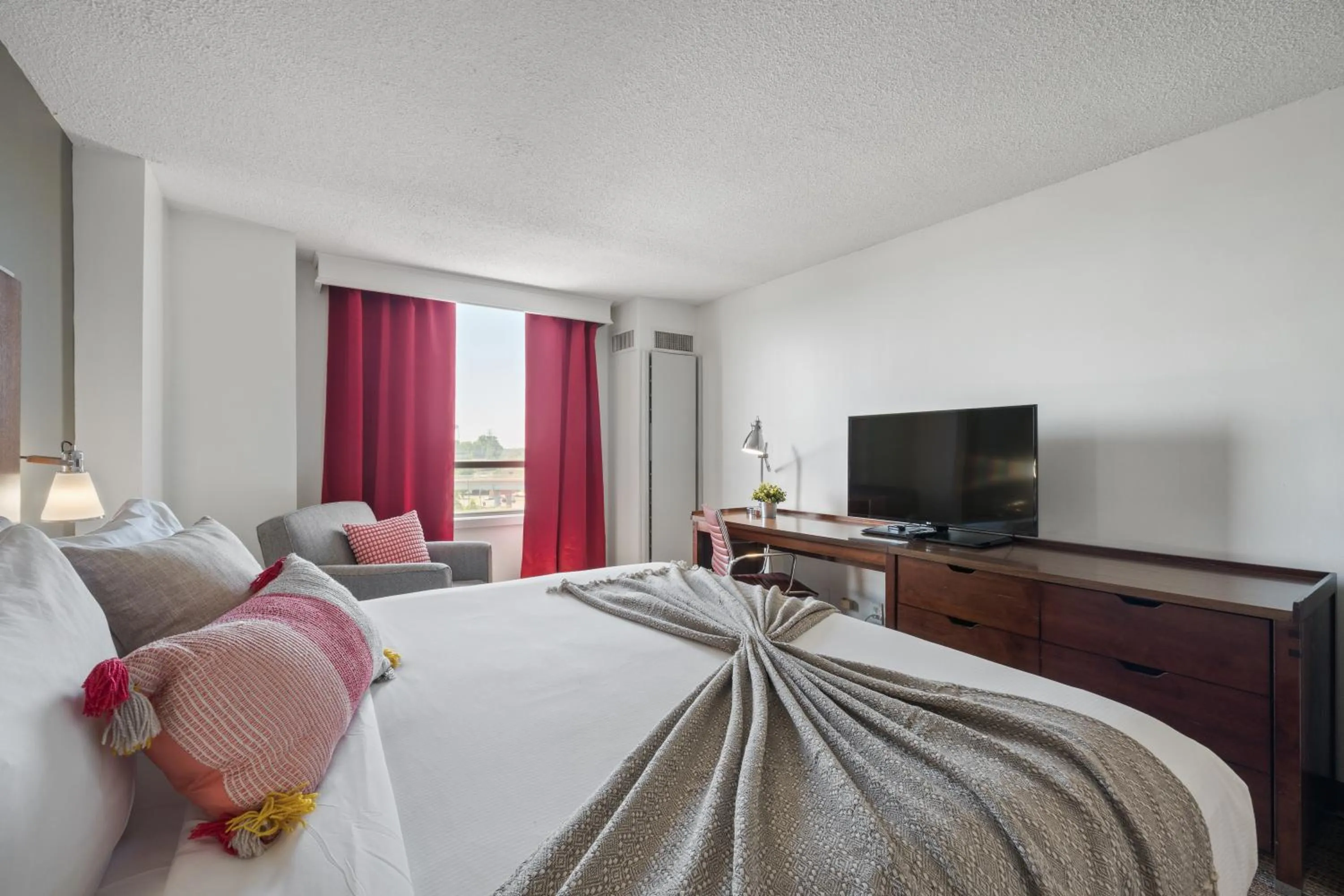 Bed in 315 LoSo Hotel Airport