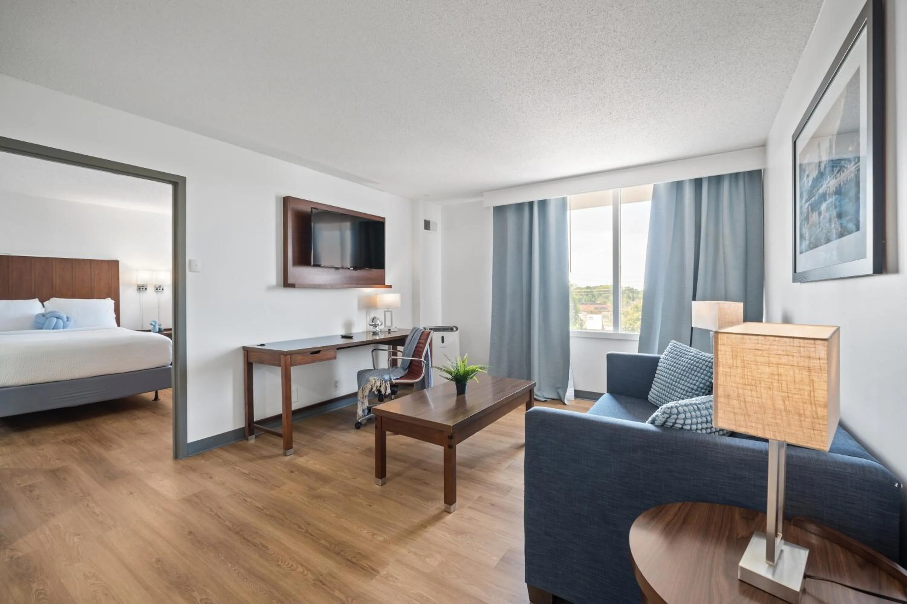 Living room, Bed in 315 LoSo Hotel Airport